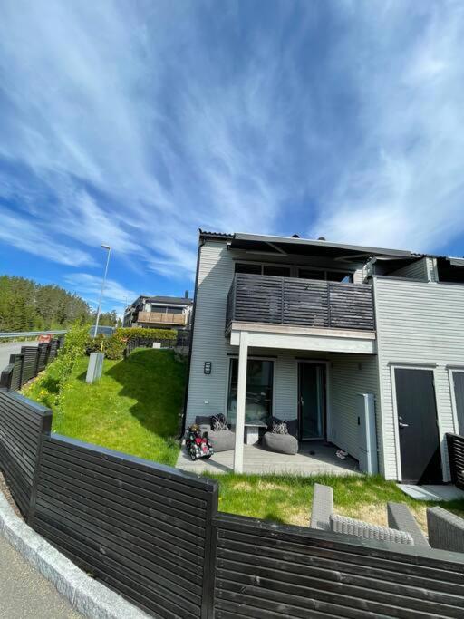 Three-Bedroom House photo 2