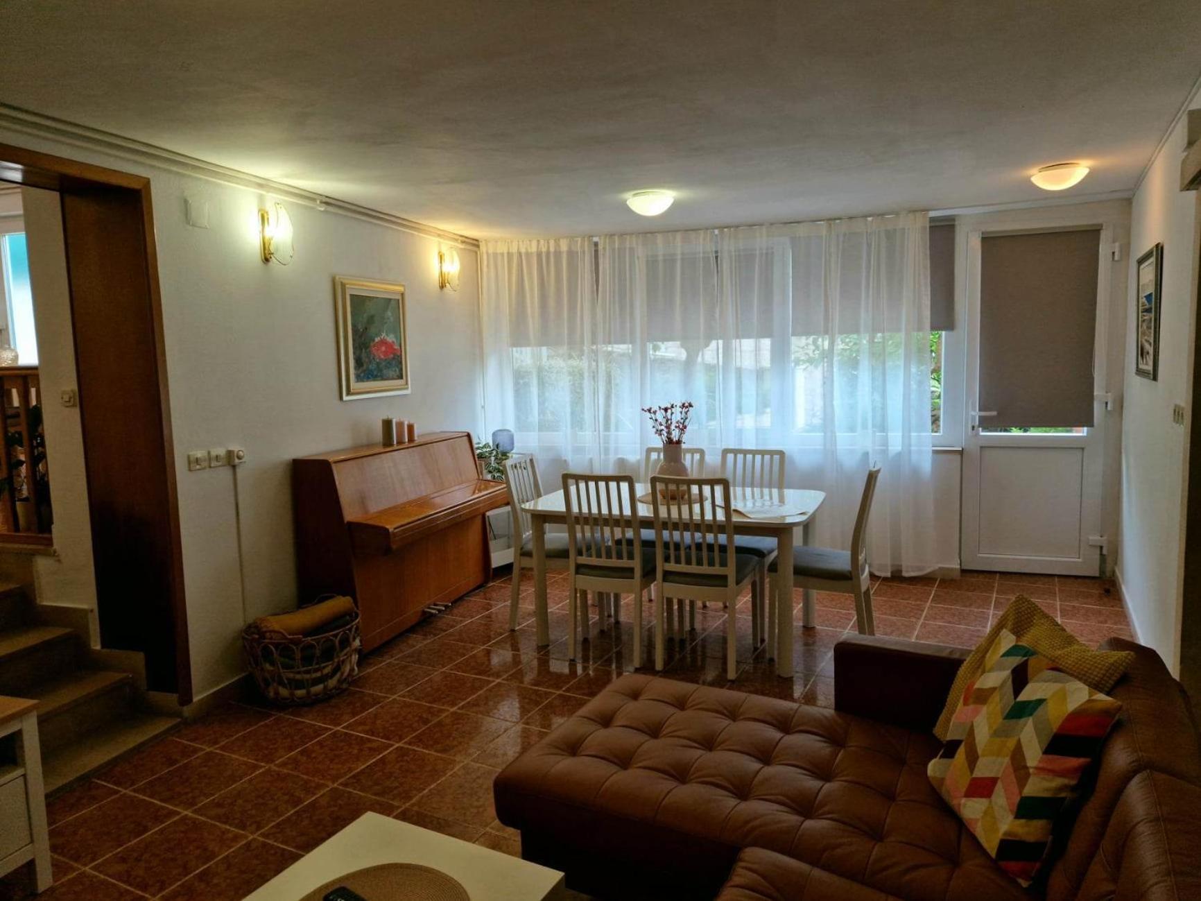Three-Bedroom Apartment with Terrace and Sea View photo 2