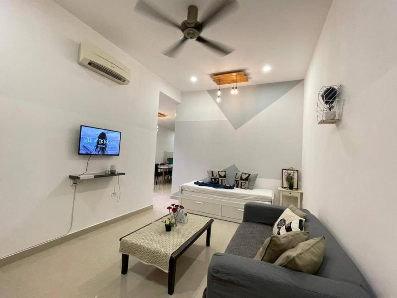 Four-Bedroom House photo 1