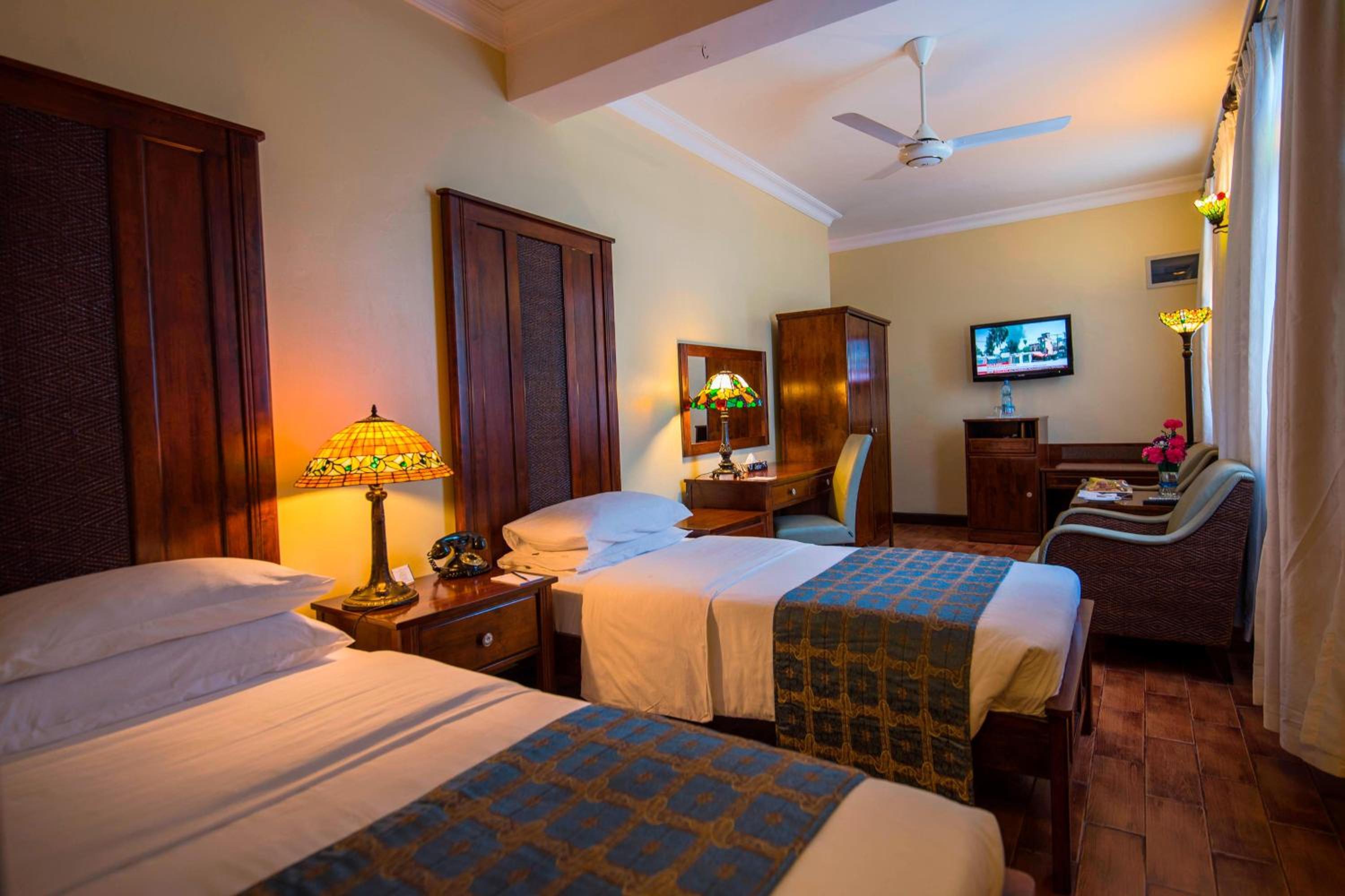Guest Room with Twin Beds and Garden View - Photo 3