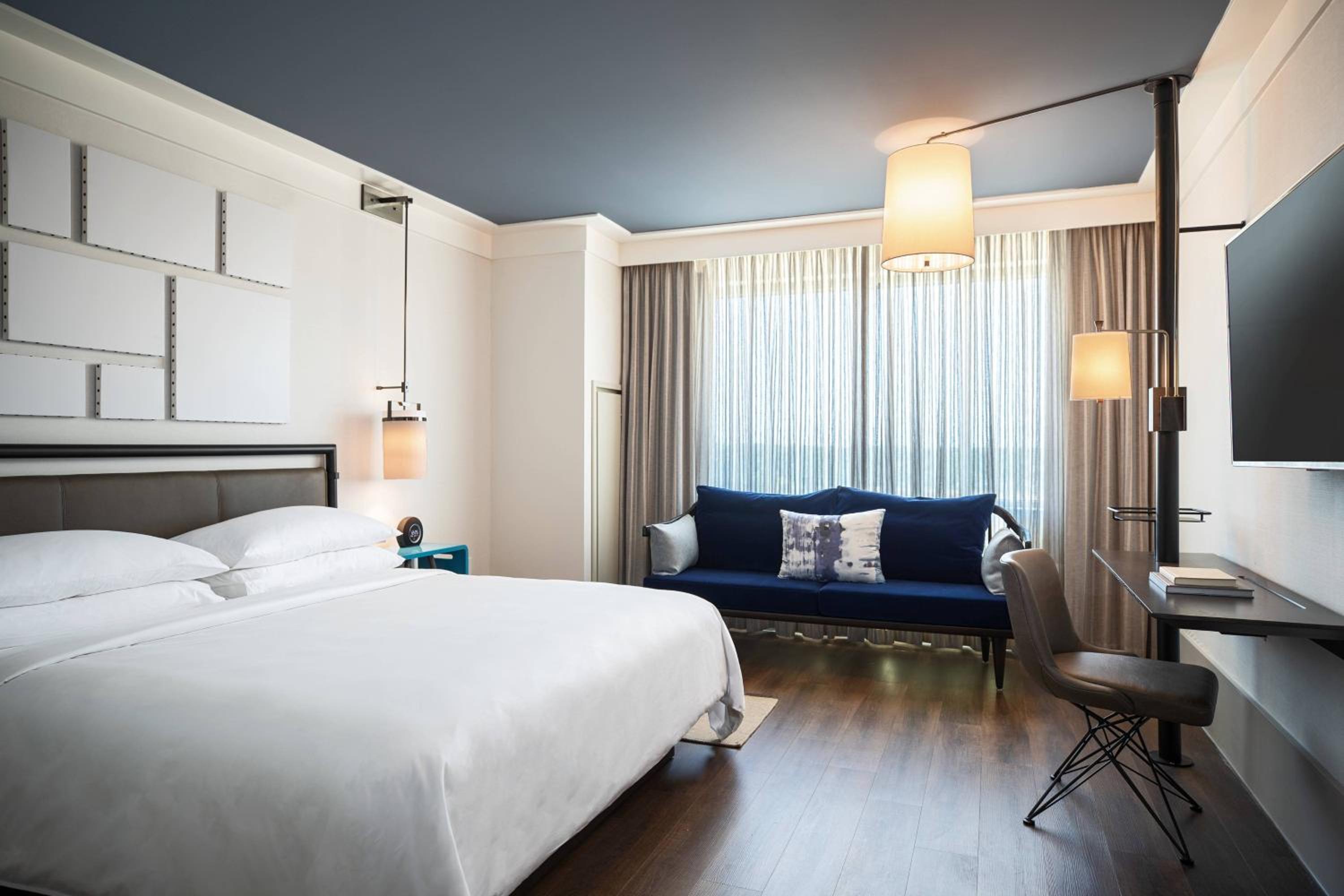 King Room - Hearing Accessible photo 1