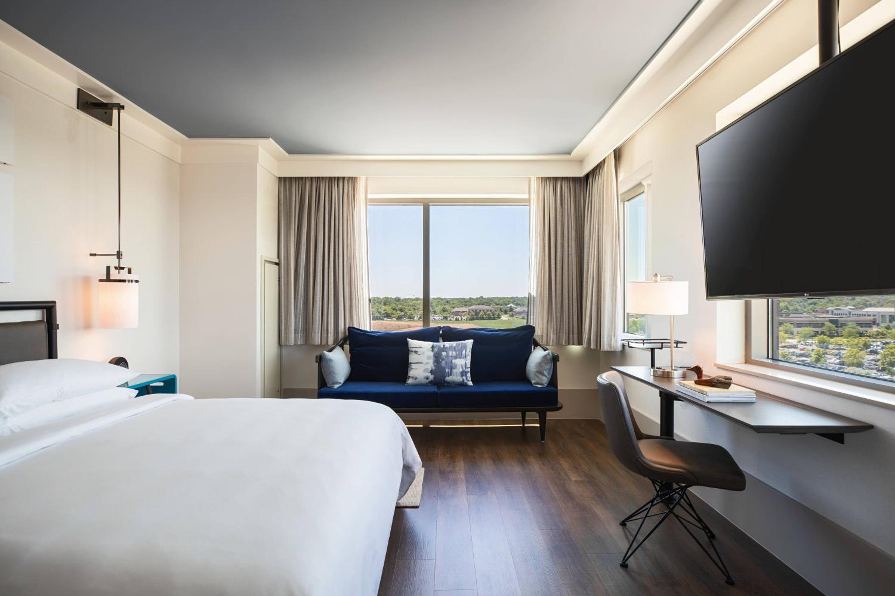 Standard King Room photo 2