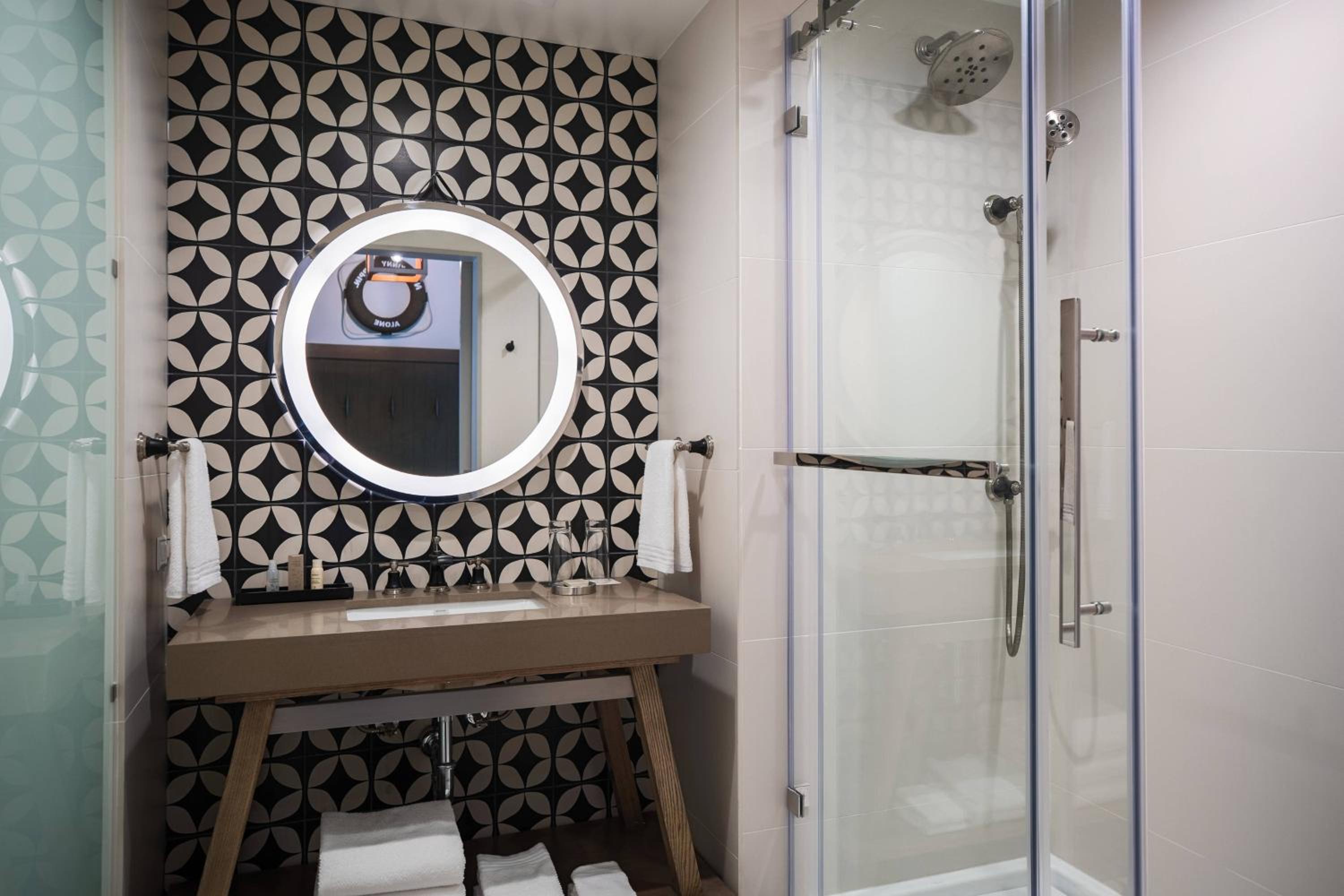 King Room - Hearing Accessible photo 3