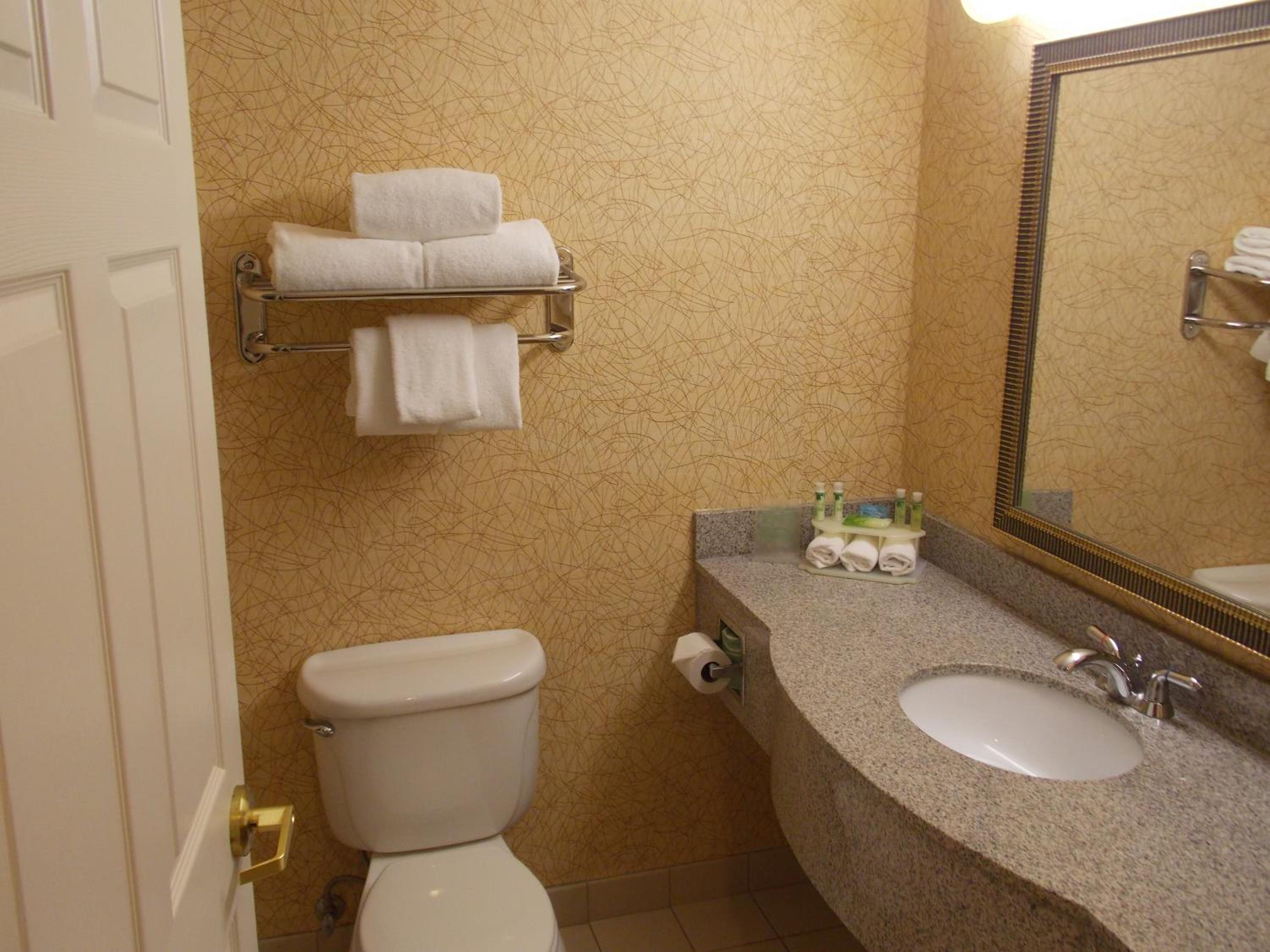 Queen Room with Two Queen Beds - Mobility Access Tub/Non-Smoking - Photo 5