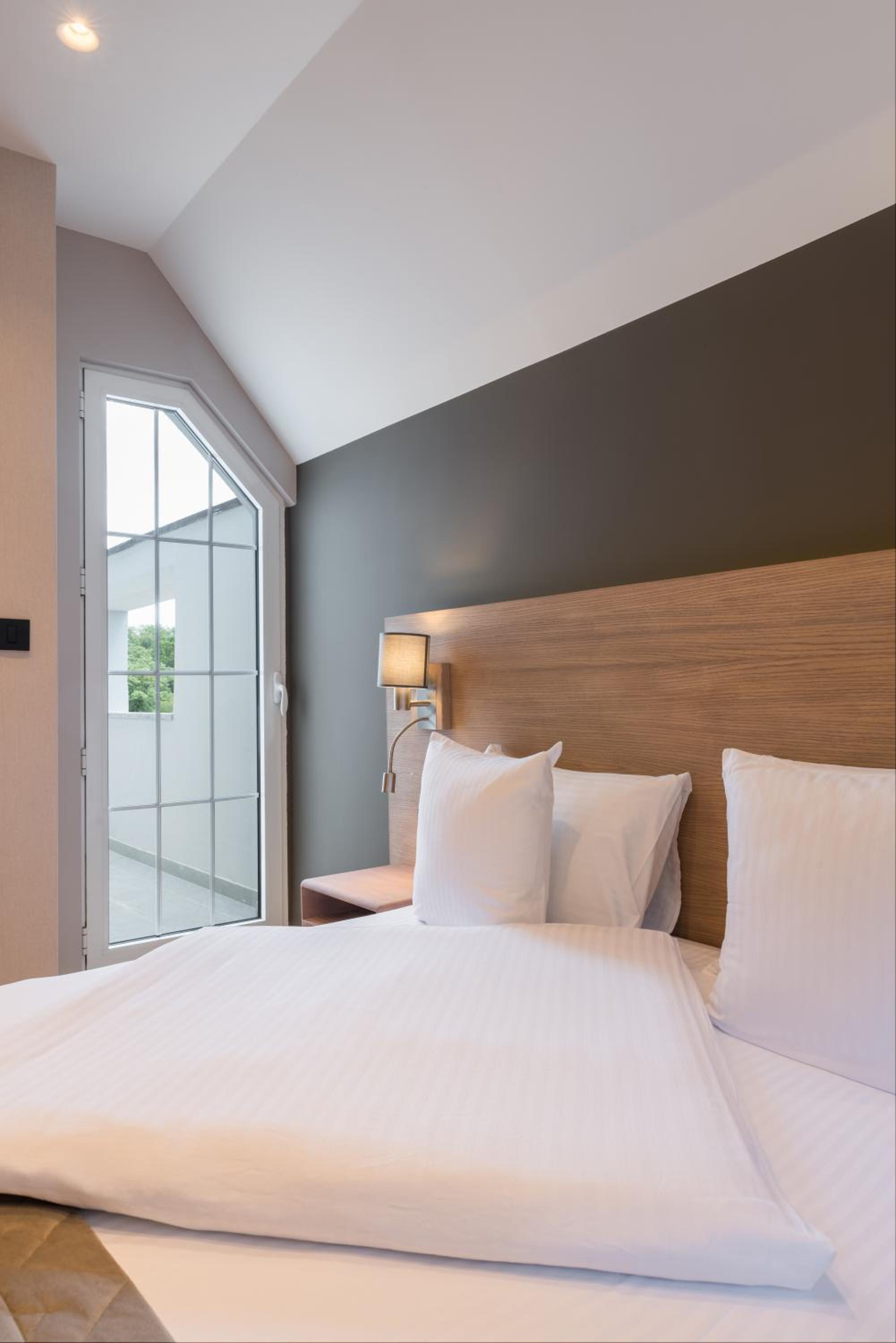 Deluxe Double Room with Balcony photo 2