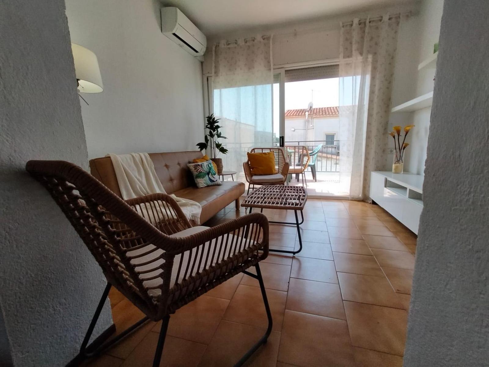 Apartamento de Dos Habitaciones con Terraza