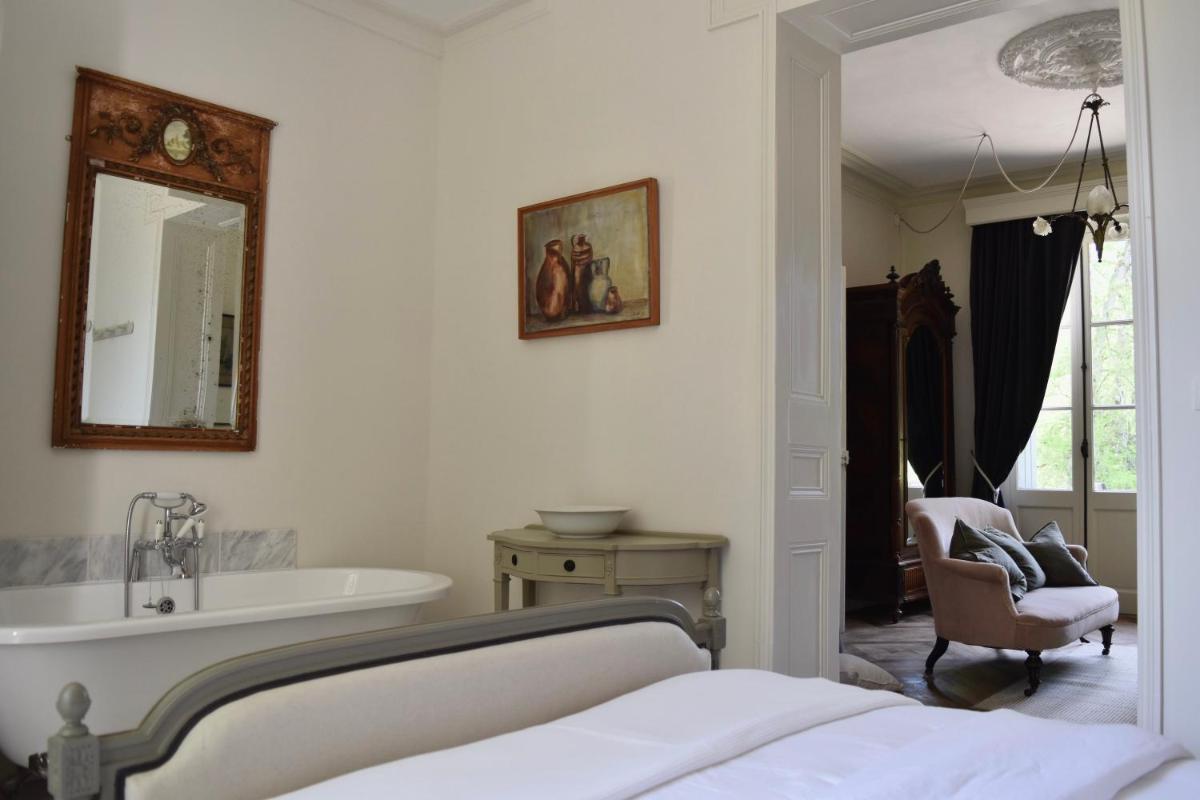 Deluxe Double Room with Balcony photo 2