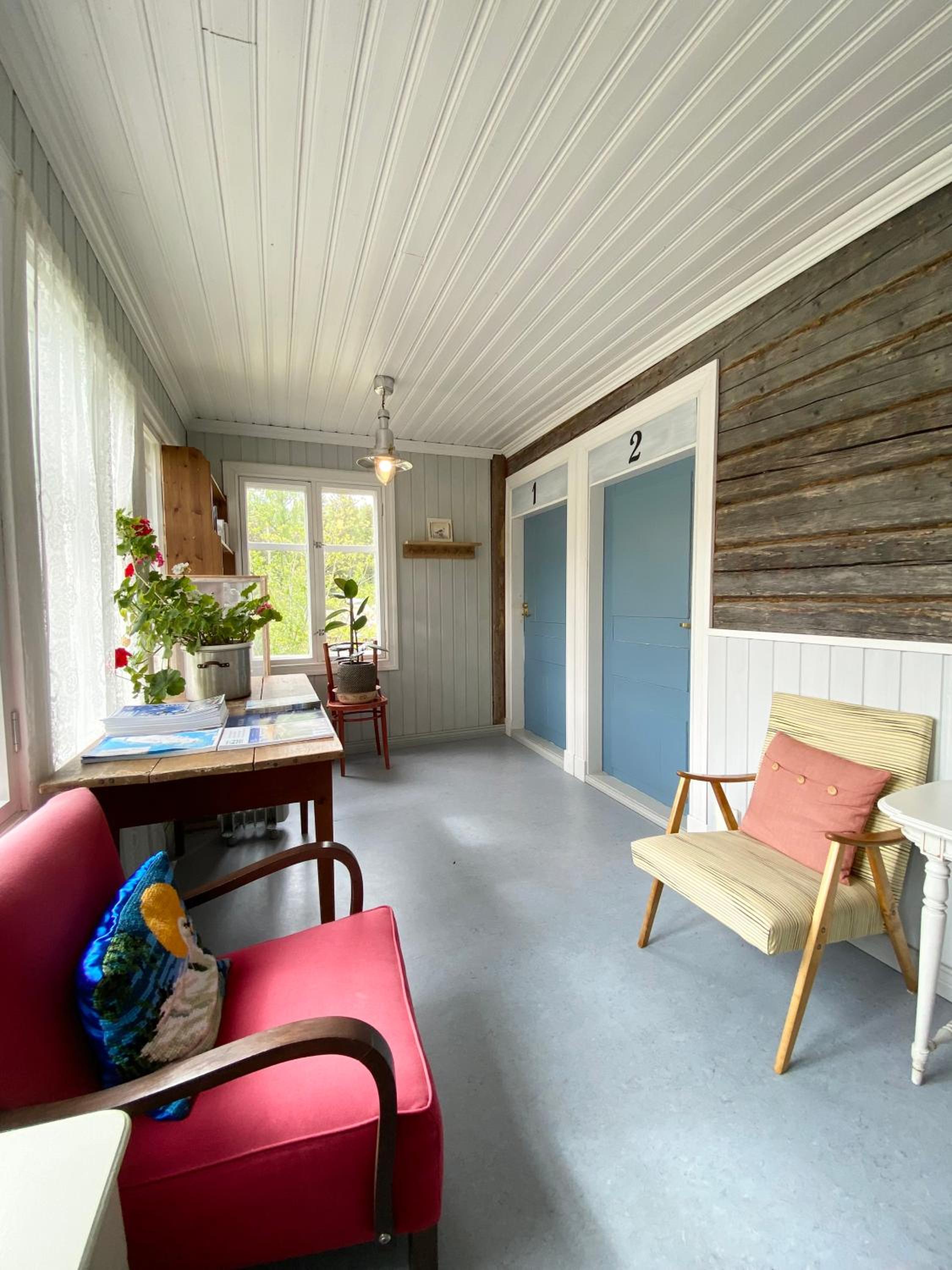 Twin Room with Private Bathroom - Photo 7