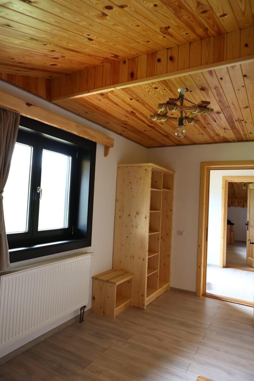 Five-Bedroom House photo 3
