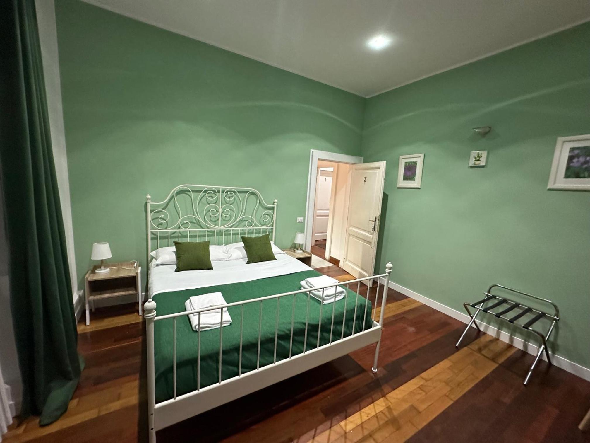 Double Room with Private External Bathroom photo 2