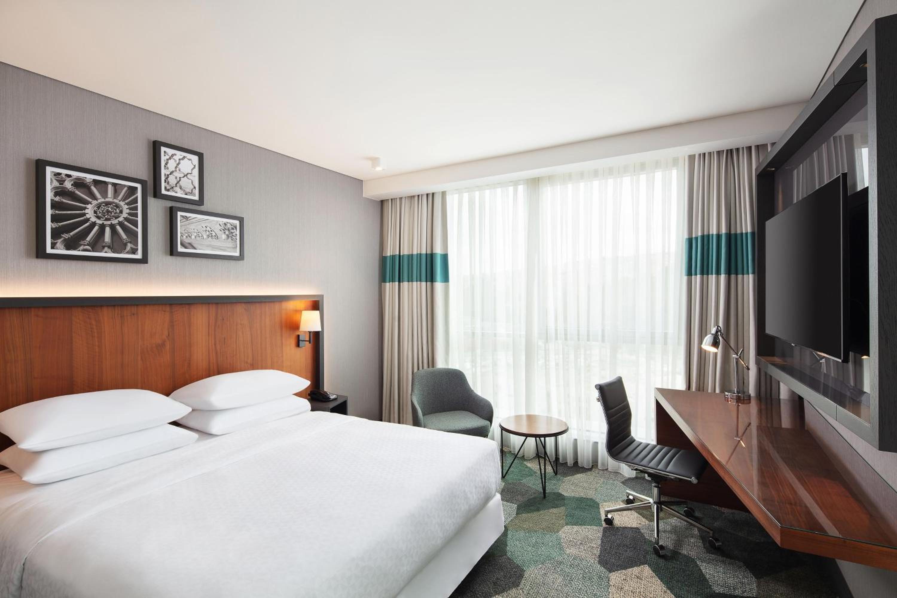 Corner King Deluxe Room, Deluxe Guest Room, 1 King