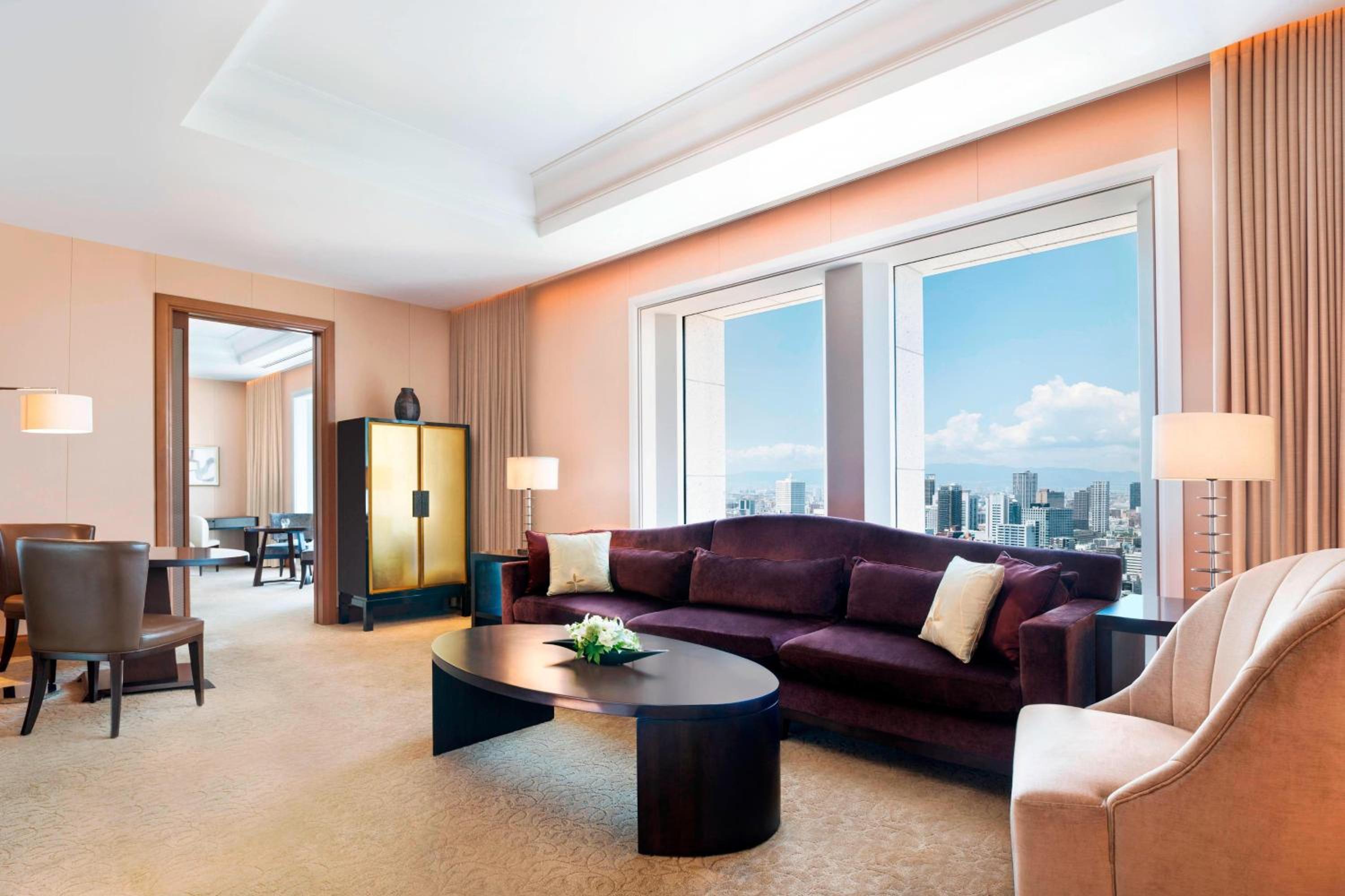 Grand Deluxe King Suite with City View photo 1