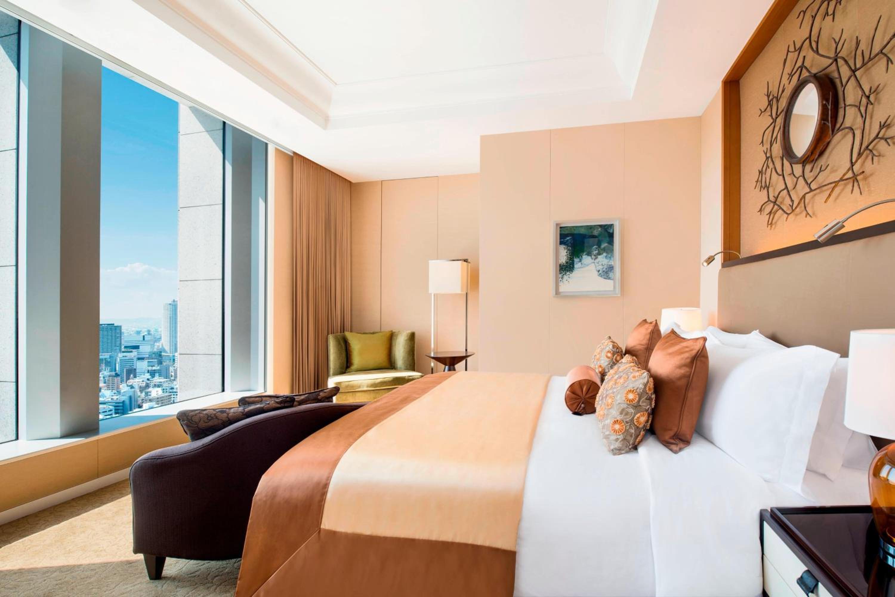 Executive King Suite with Skyline View           photo 2