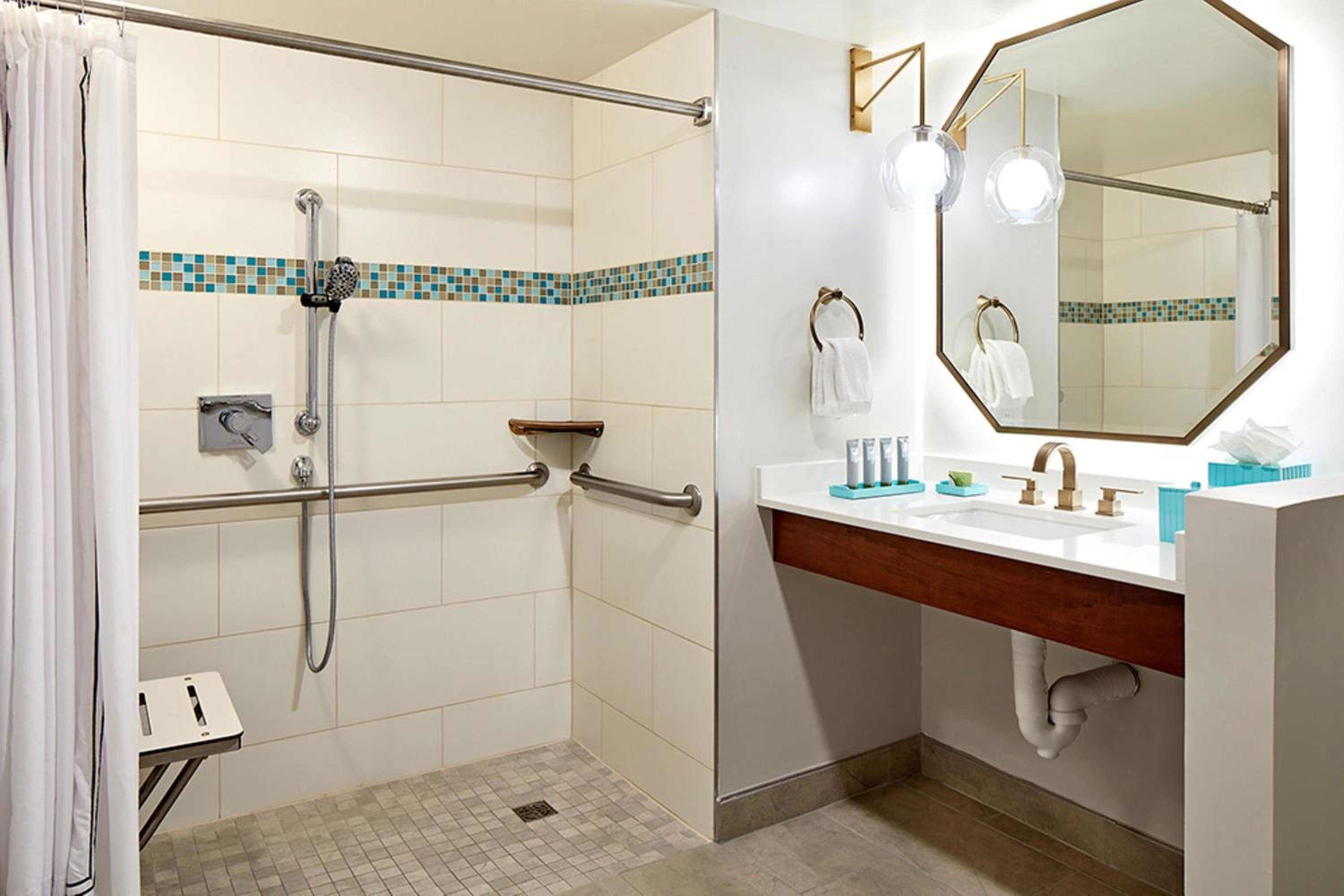 Standard King Room - Photo 6