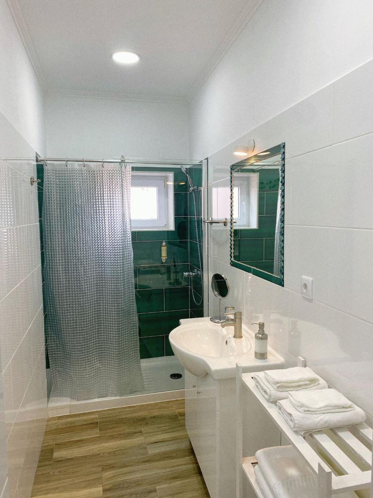 Double Room with Private Bathroom - Photo 7