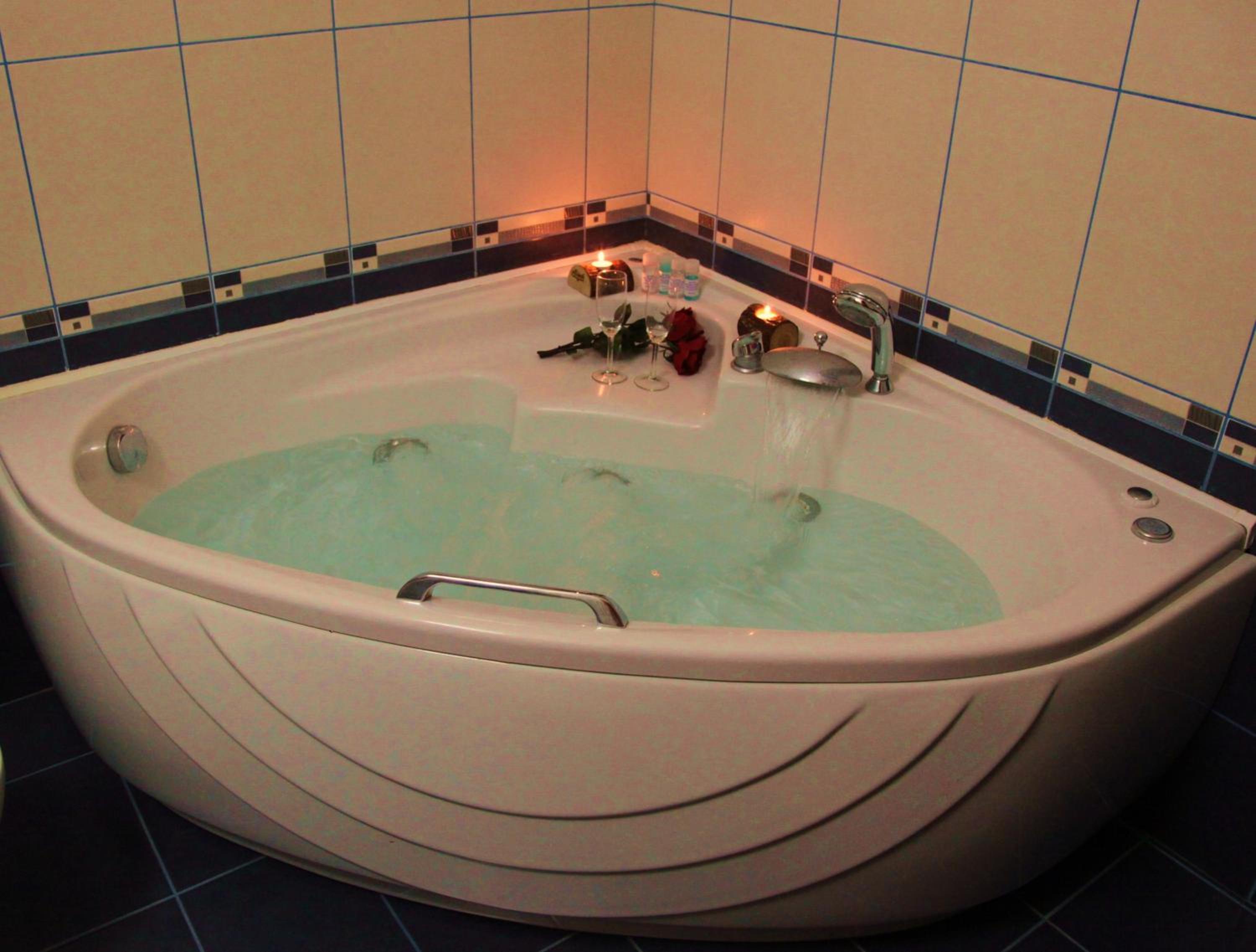 Deluxe Double Room with Fireplace and Spa Bath photo 3