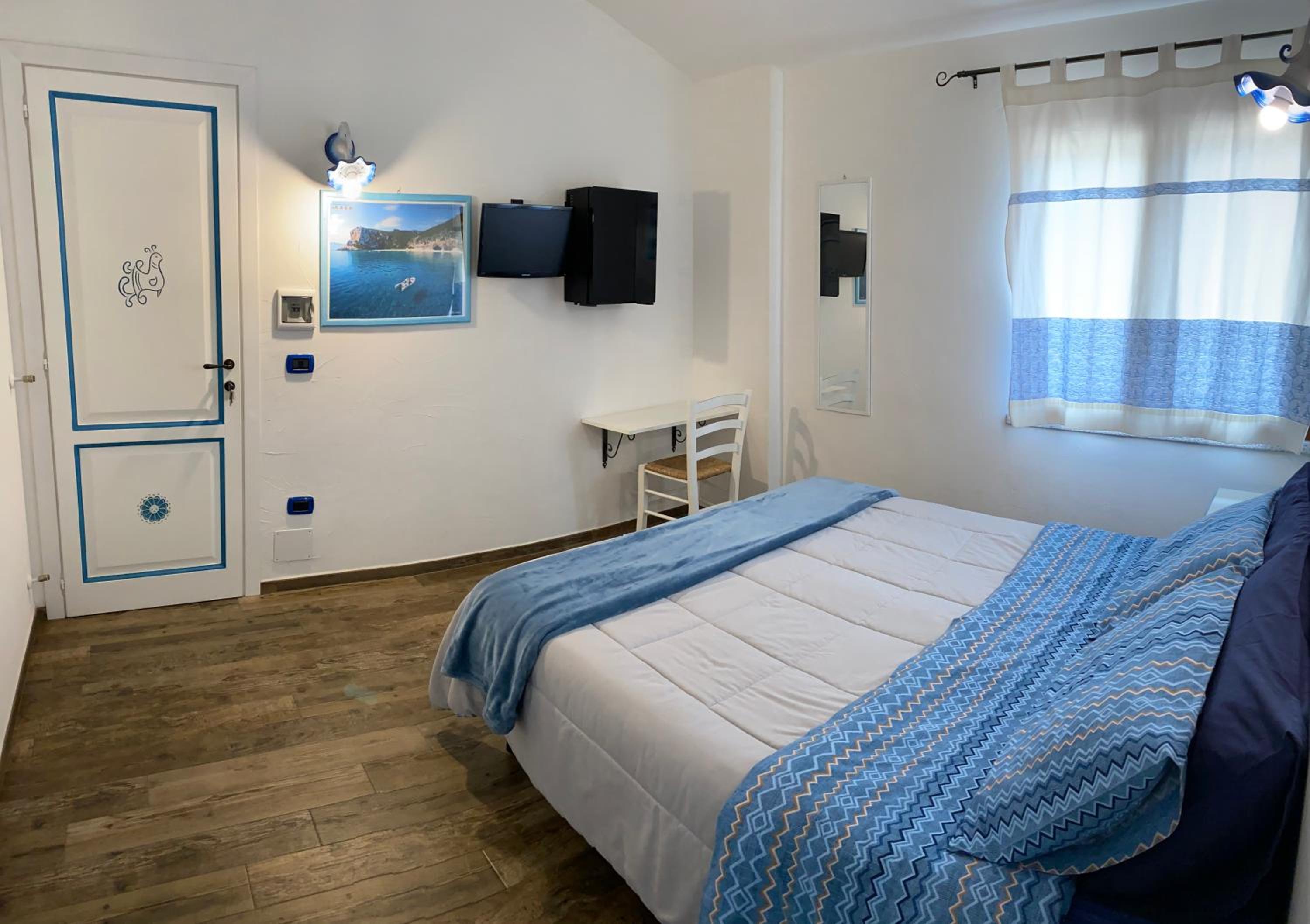 Double or Twin Room with Private Bathroom photo 3