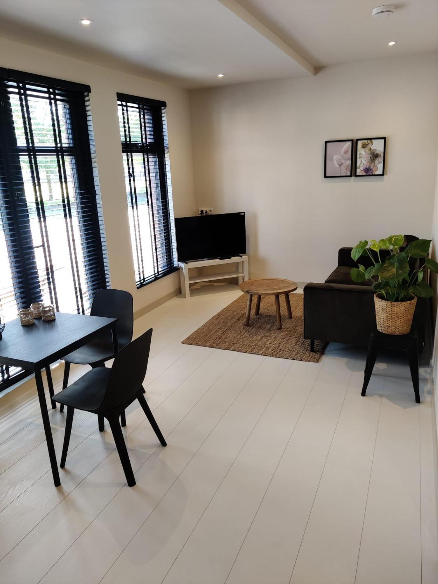 One-Bedroom House photo 1