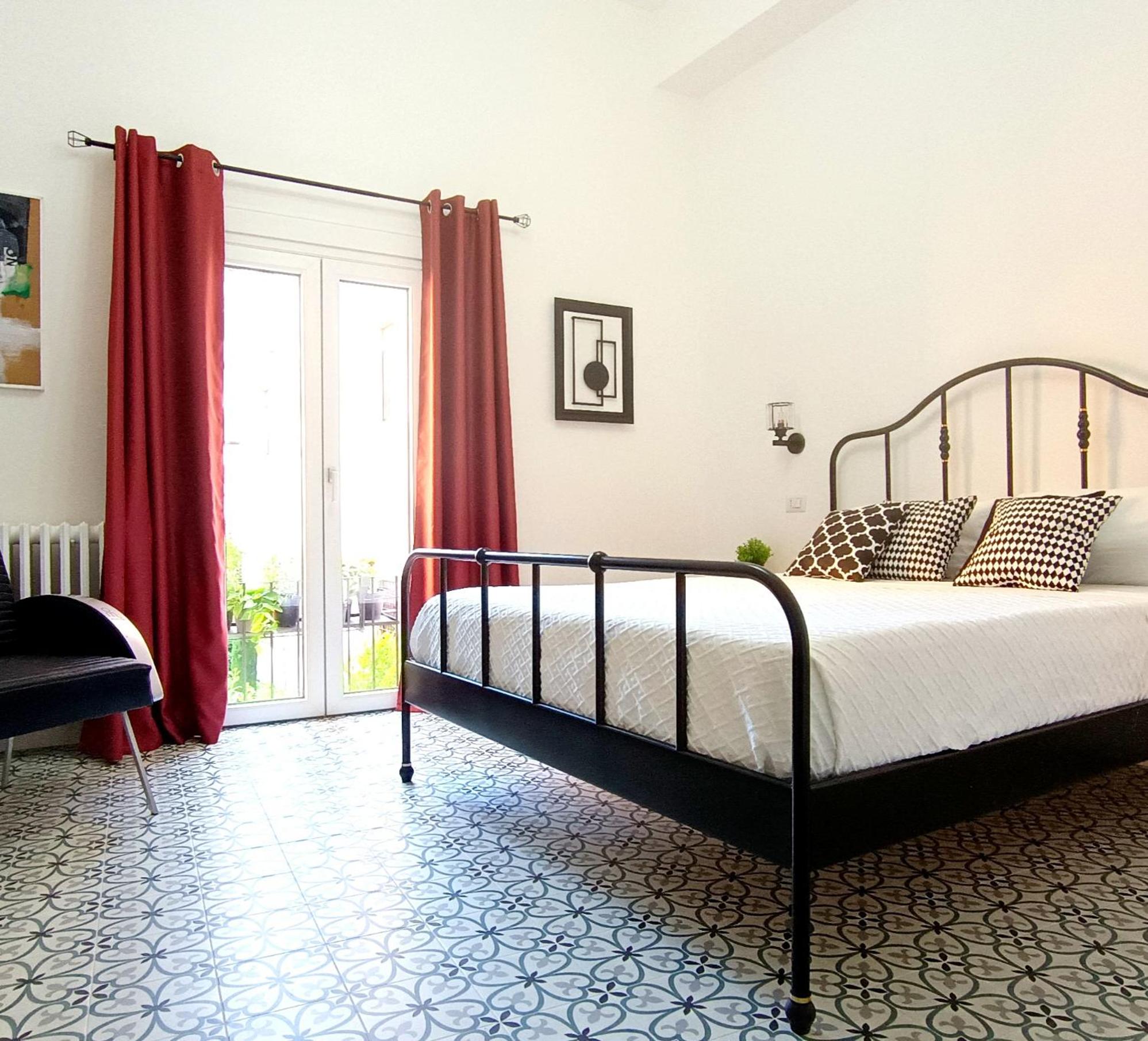 Double Room with Balcony - Photo 7