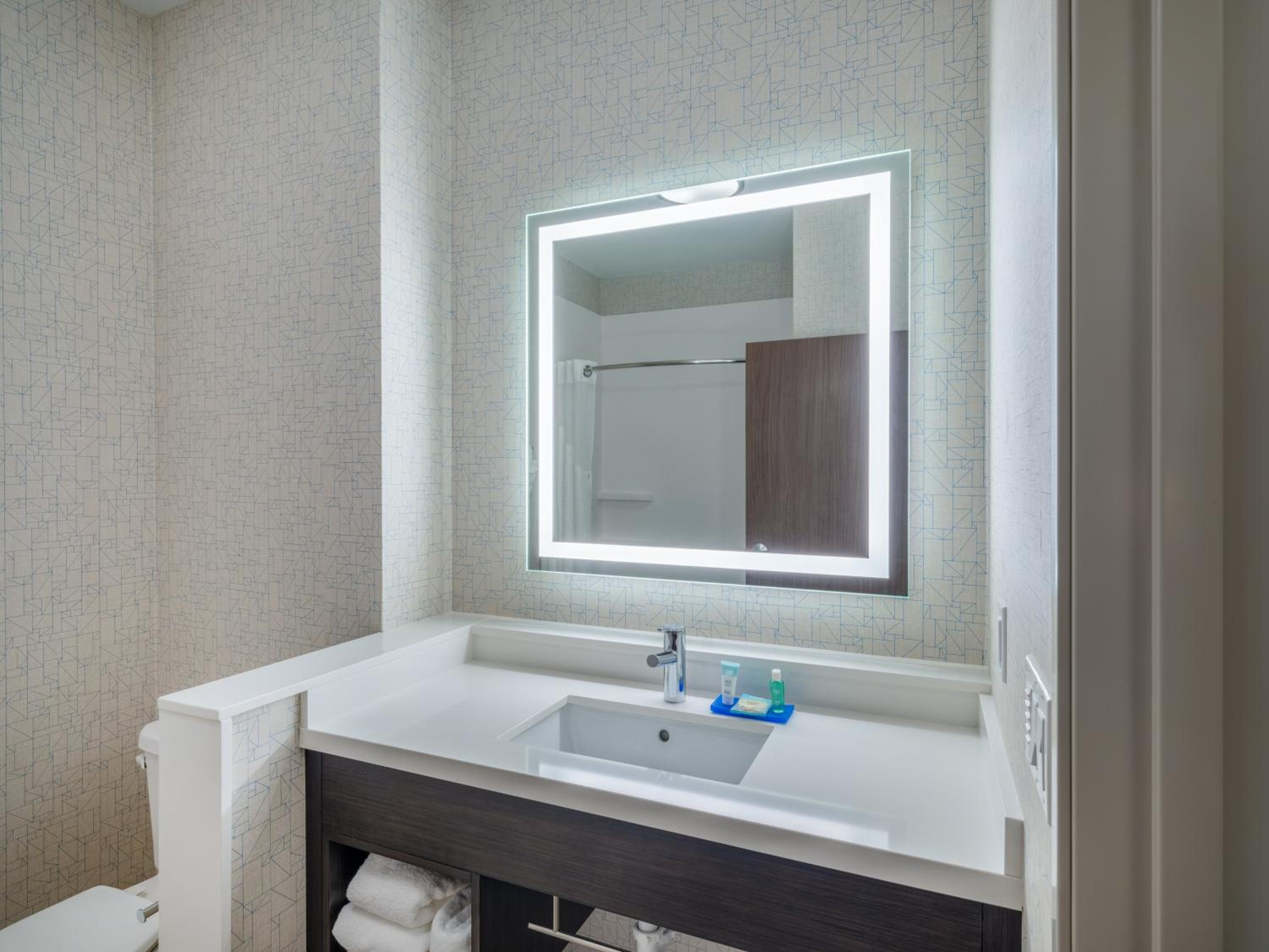 Standard King Room - Photo 3