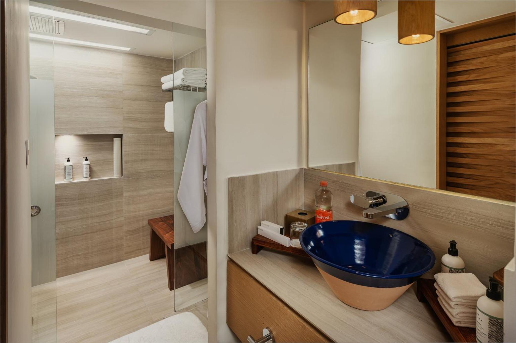 Junior Suite, 2 Queen Beds, Ocean View thumbnail 5