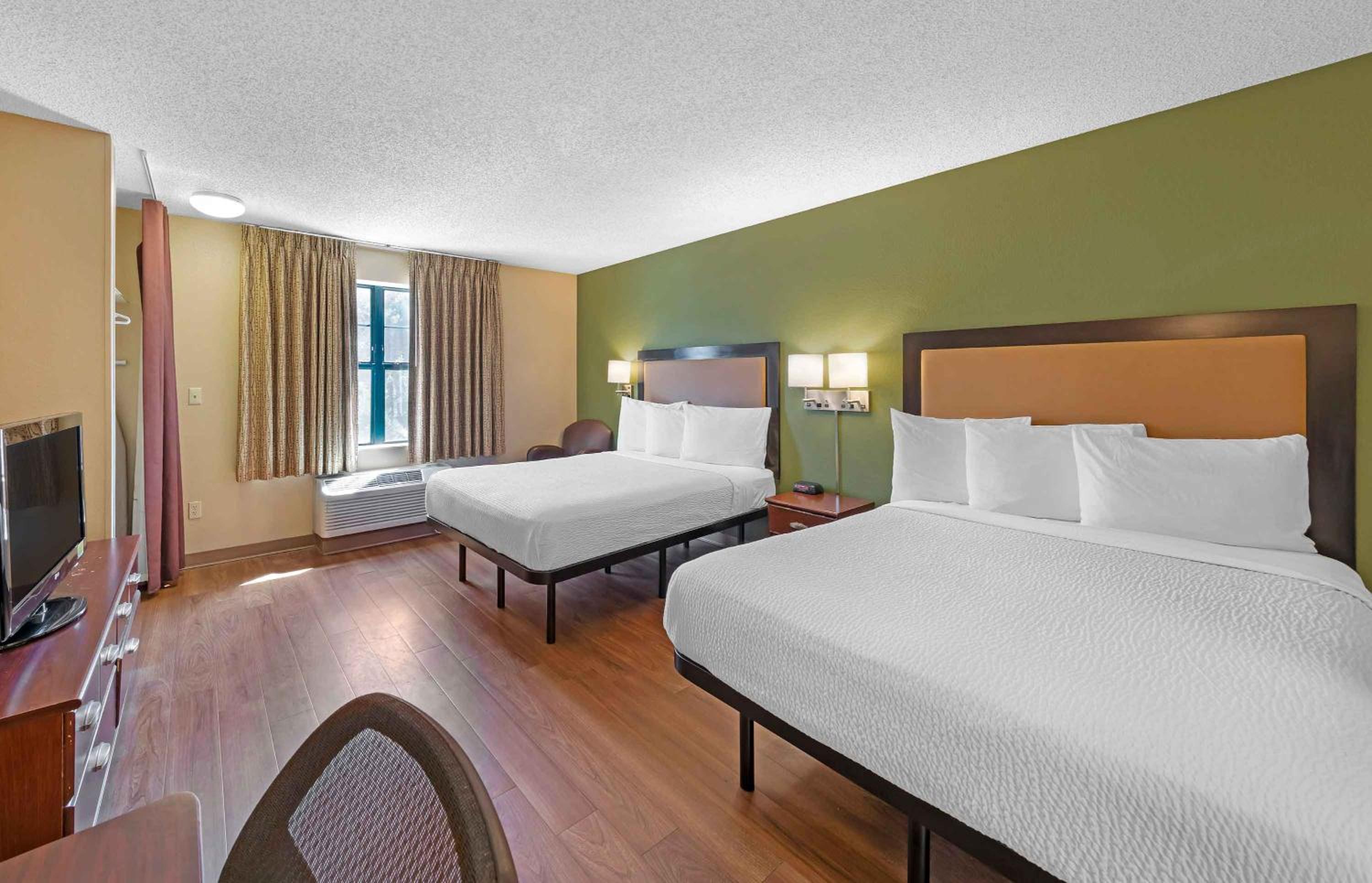 Double Suite with Two Double Beds - Non Smoking - Photo 2