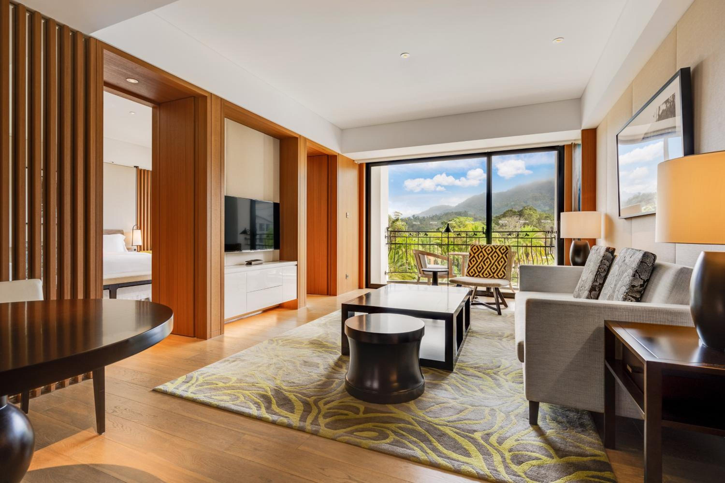 Executive King Suite with Resort View photo 3