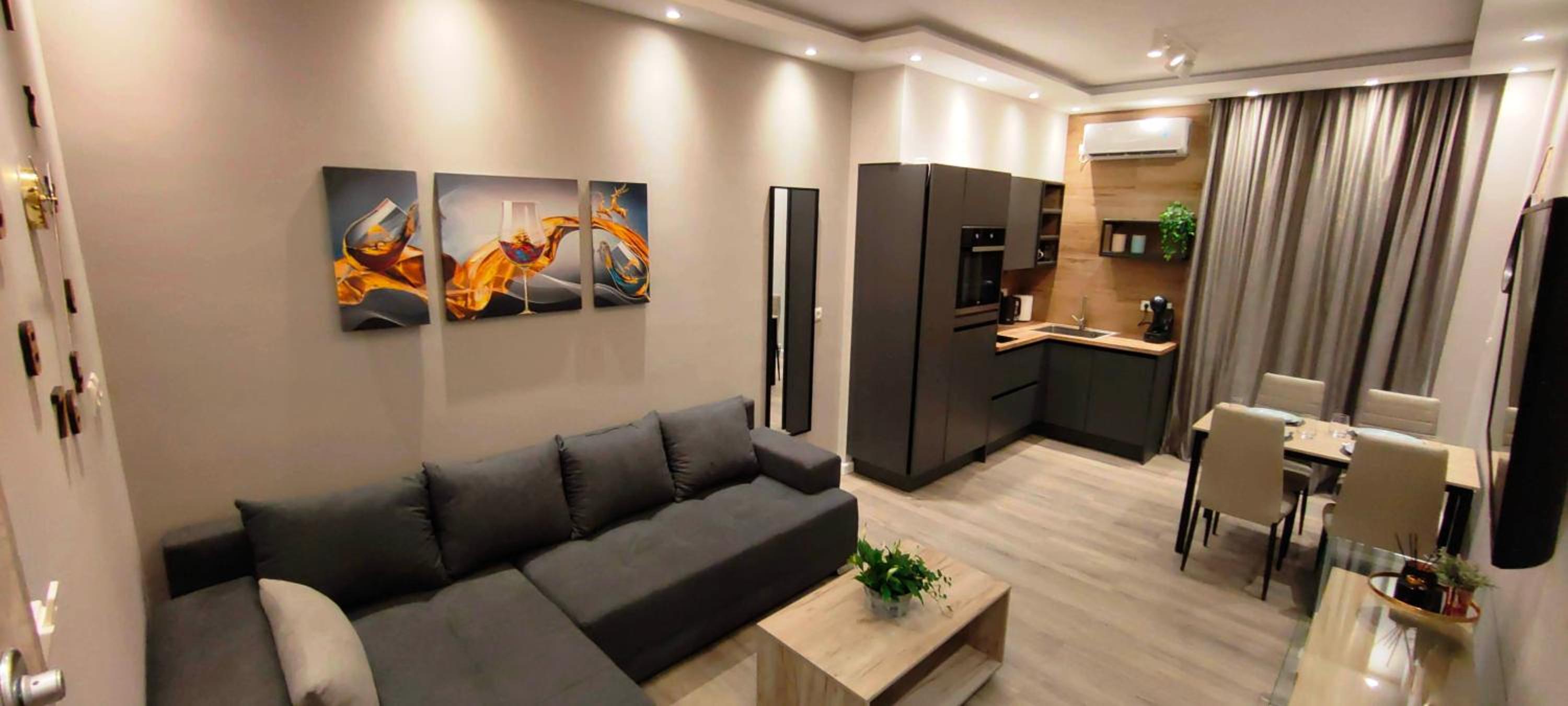 One-Bedroom Apartment photo 1