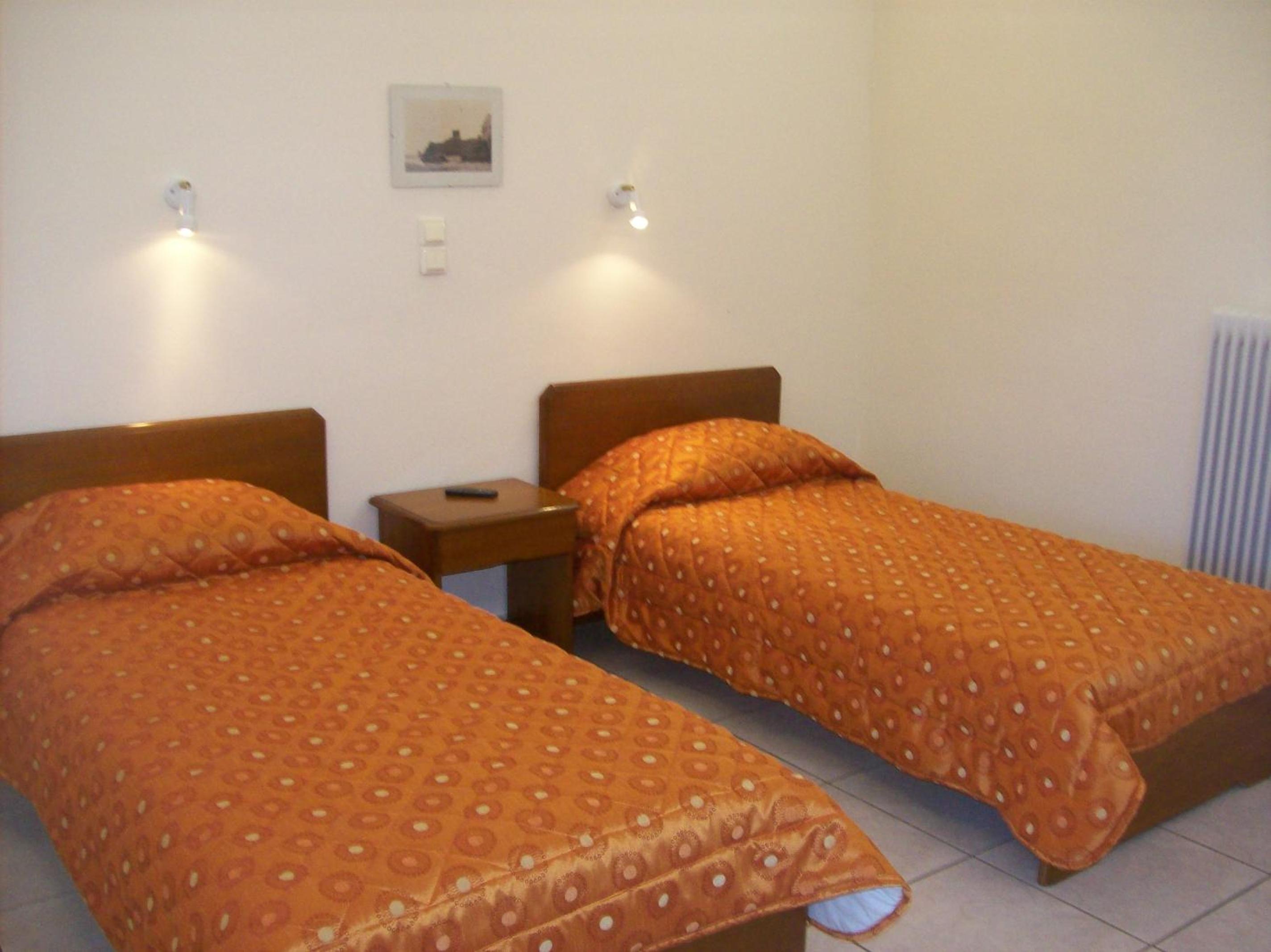 Studio with Garden and Pool View