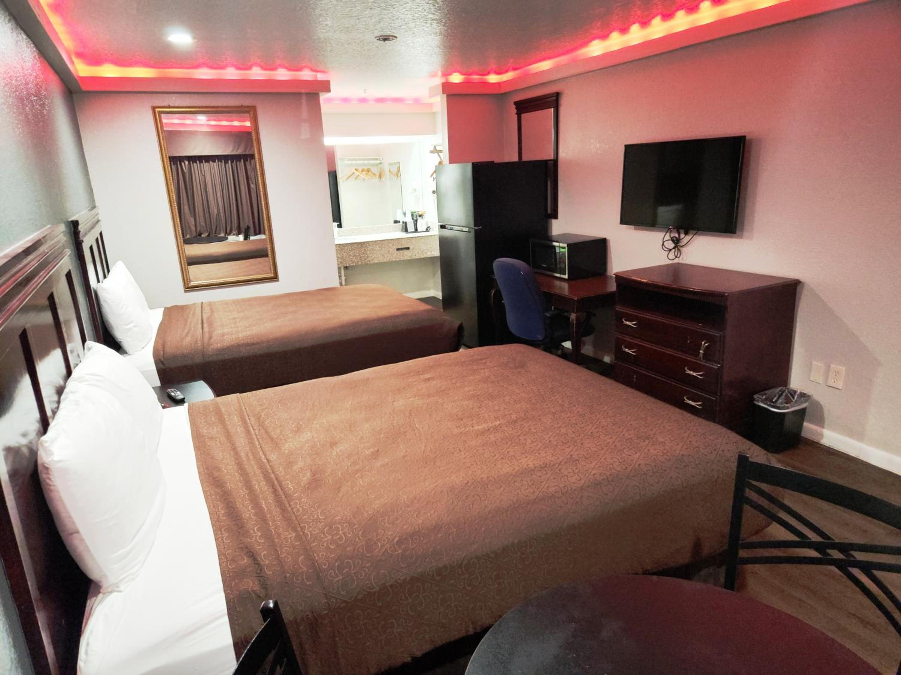 Queen Room with Two Queen Beds - Non-Smoking