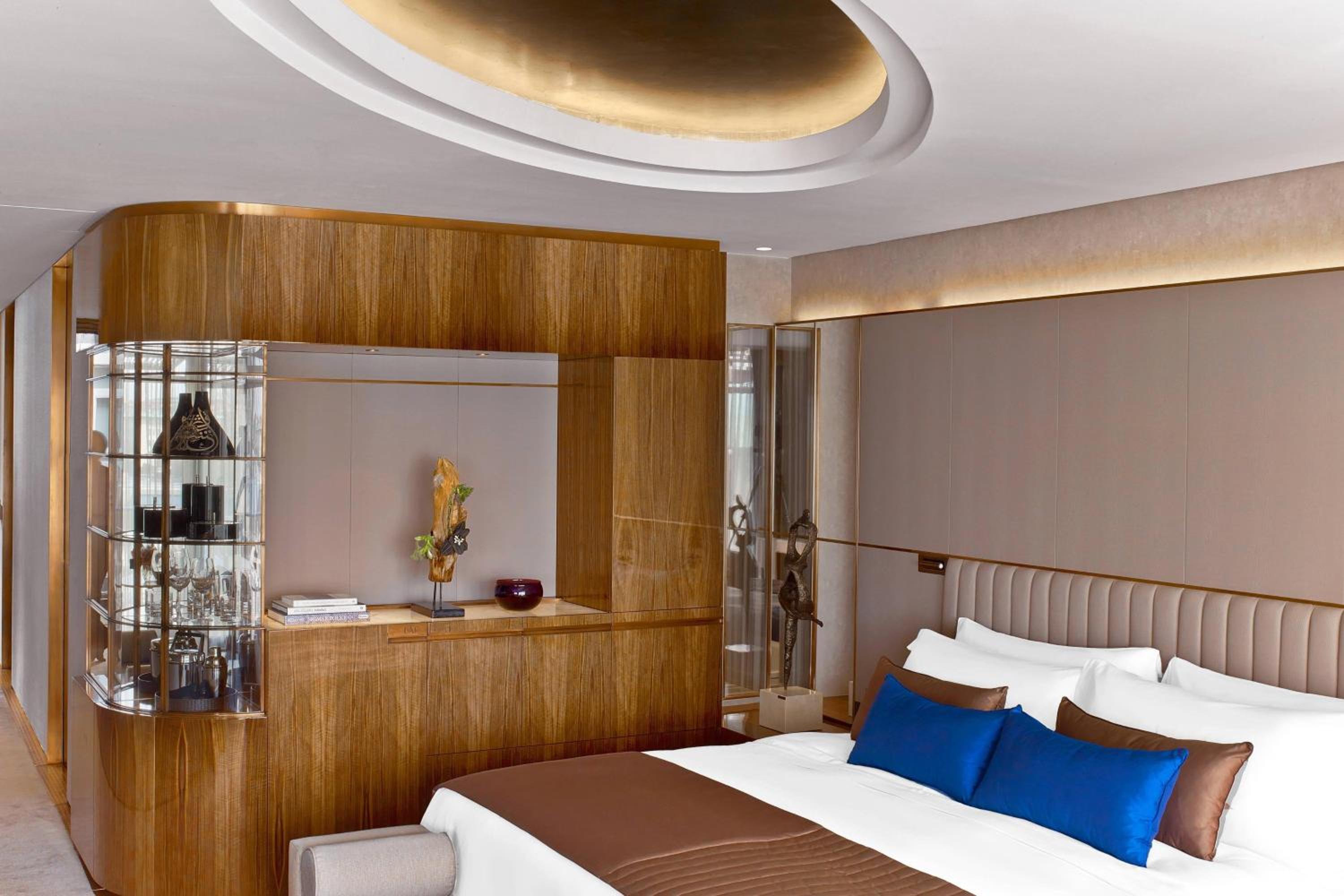 Grand Superior Room with Abdi Ipekci Street View and Balcony (St. Regis Butler Service)