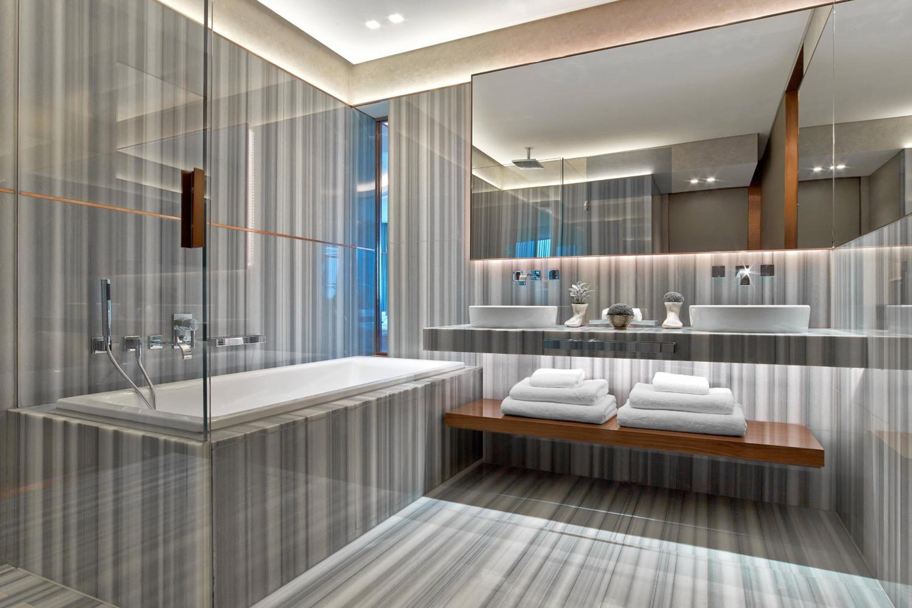 Deluxe Twin Room with Macka Park View (St. Regis Butler Service)