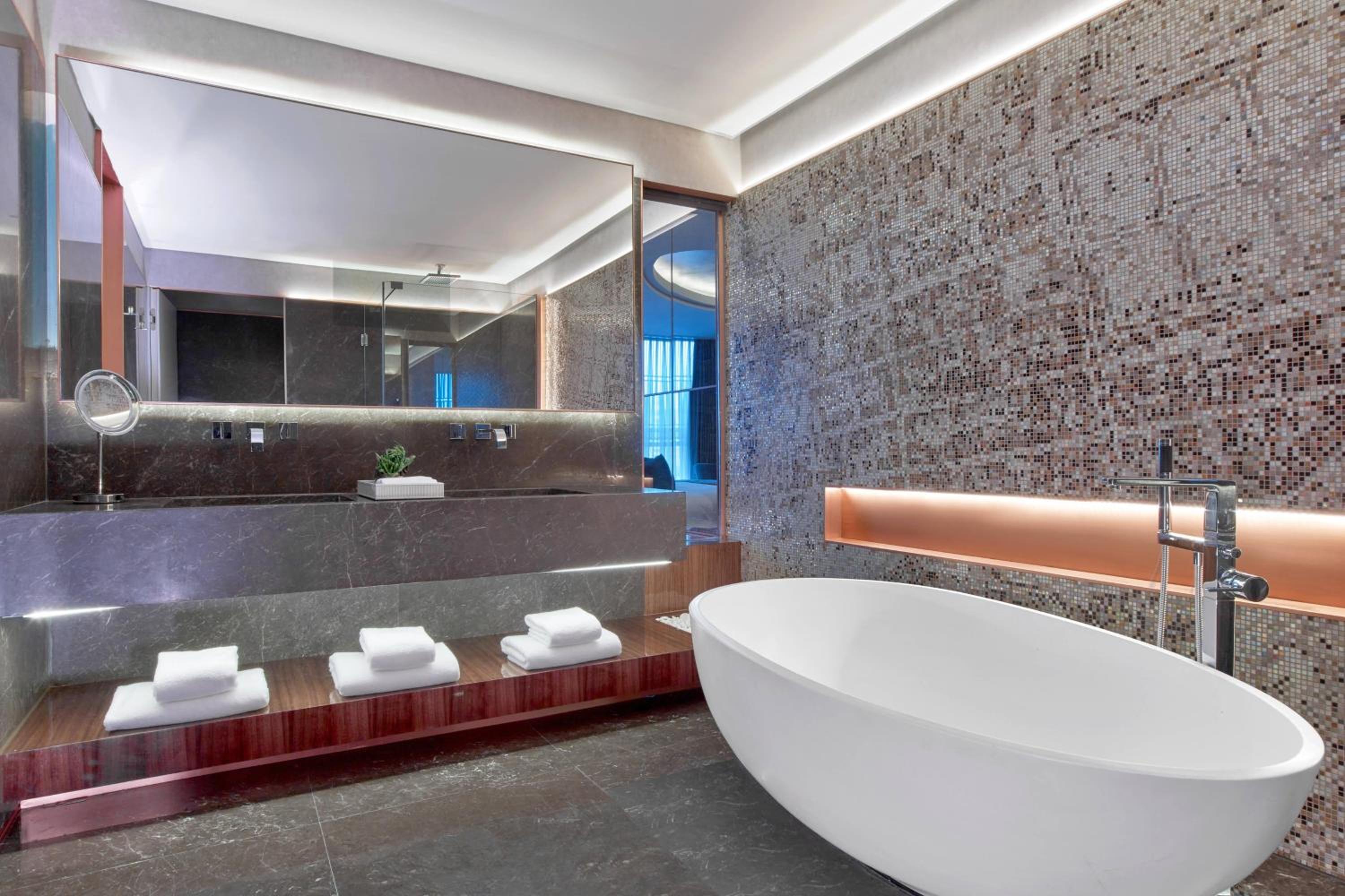 Empire Suite with Macka Park View (St. Regis Butler Service)