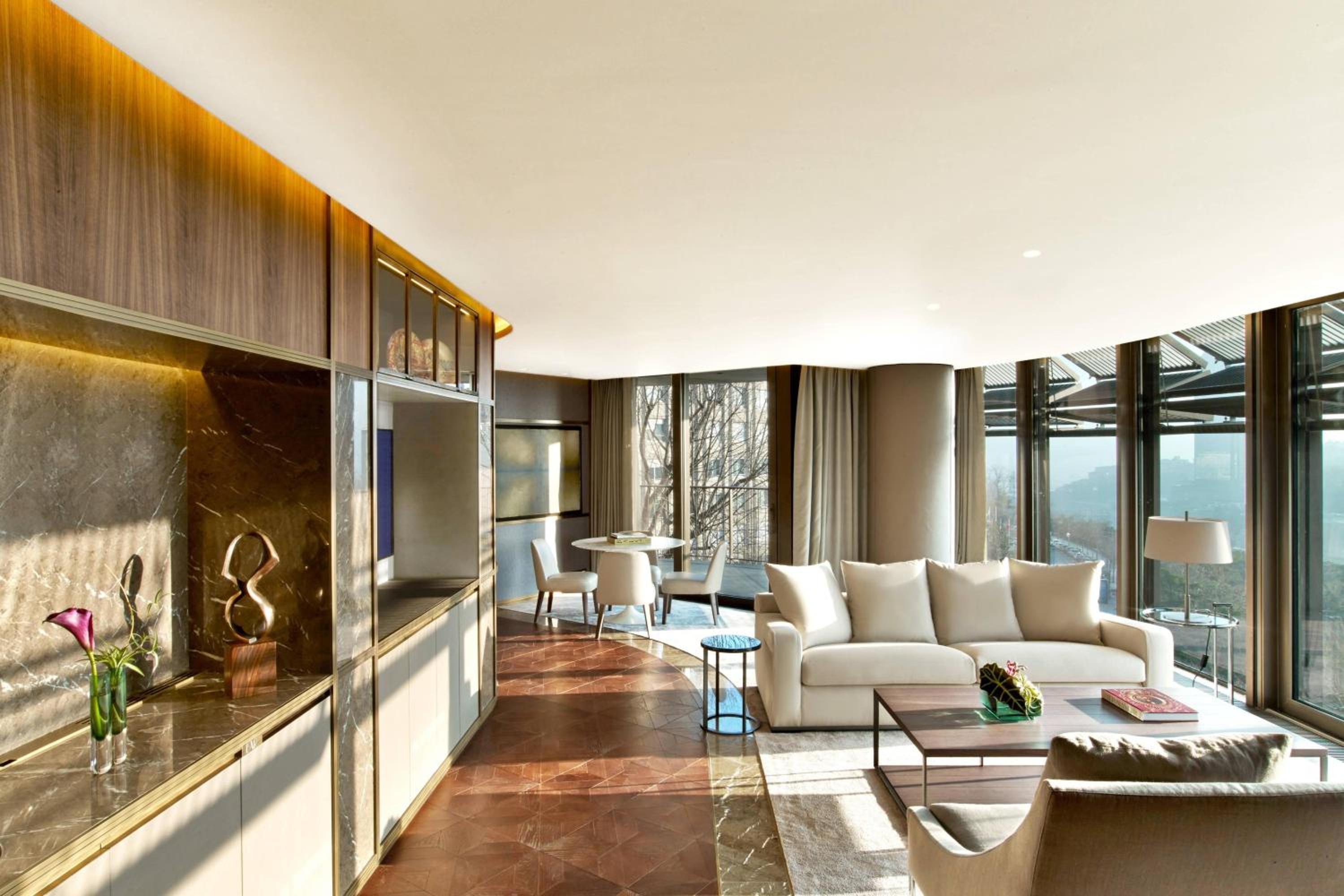 Cosmopolitan Suite with Macka Park View (St. Regis Butler Service)