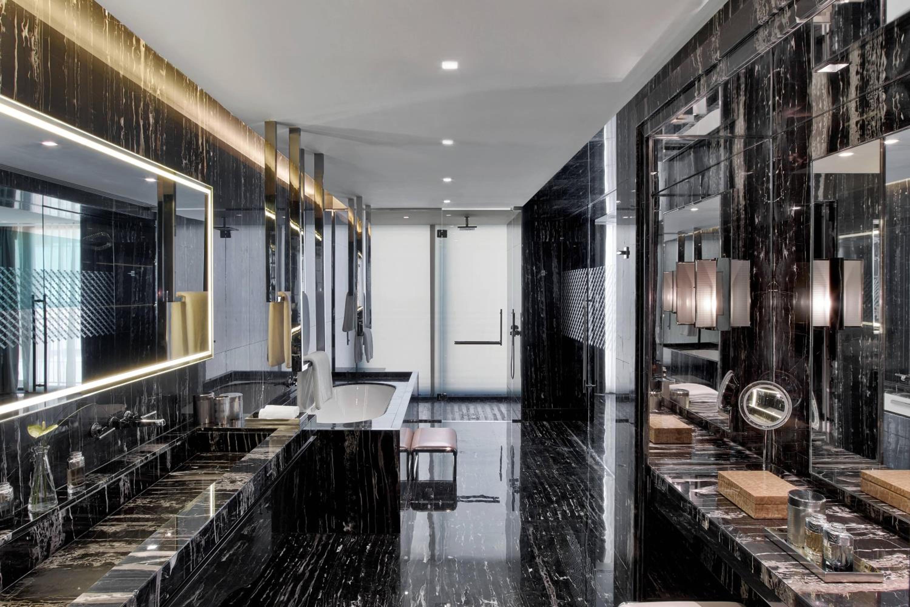 Bentley Suite with Macka Park View (St. Regis Butler Service)