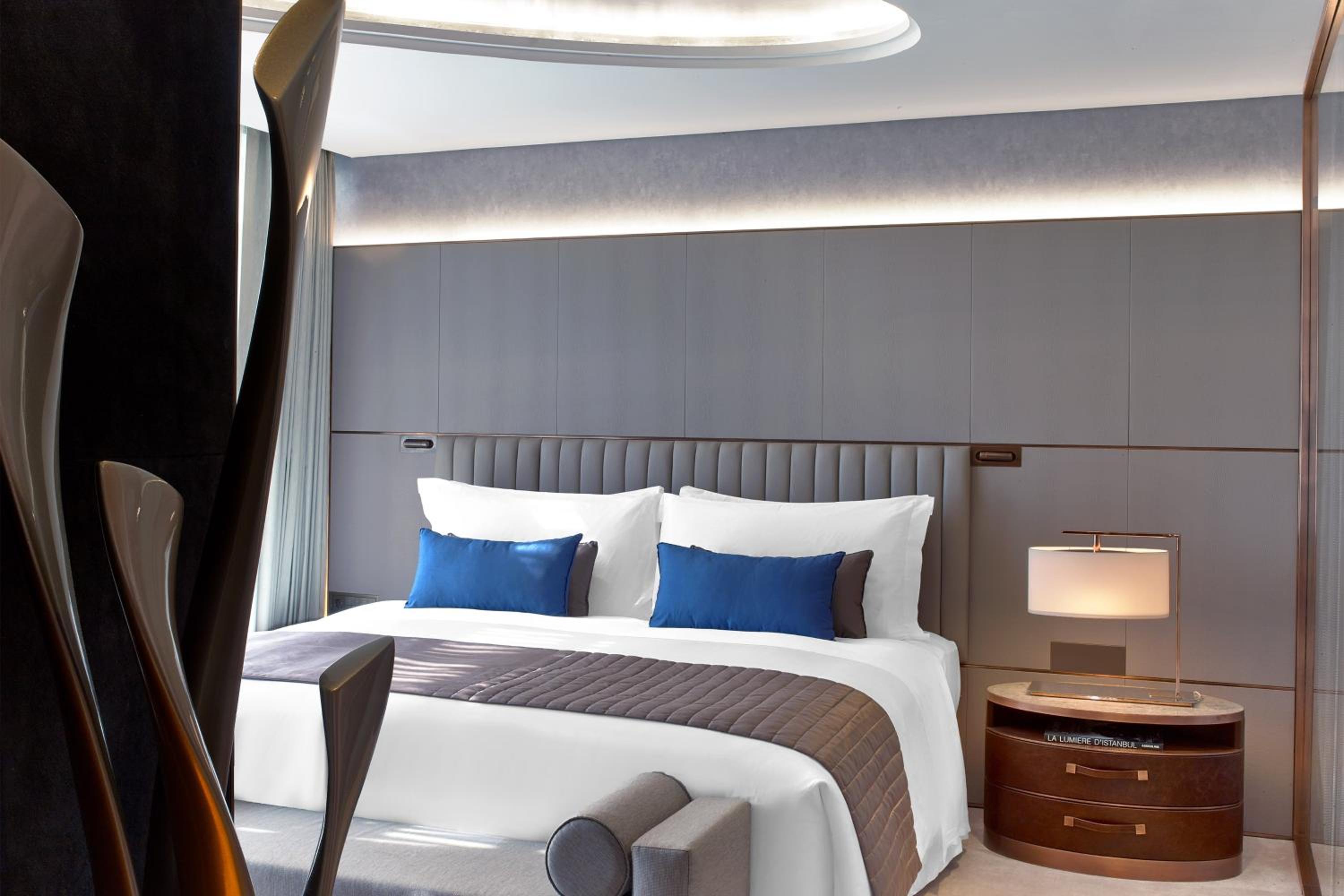 St. Regis Suite with Macka Park View (St. Regis Butler Service)