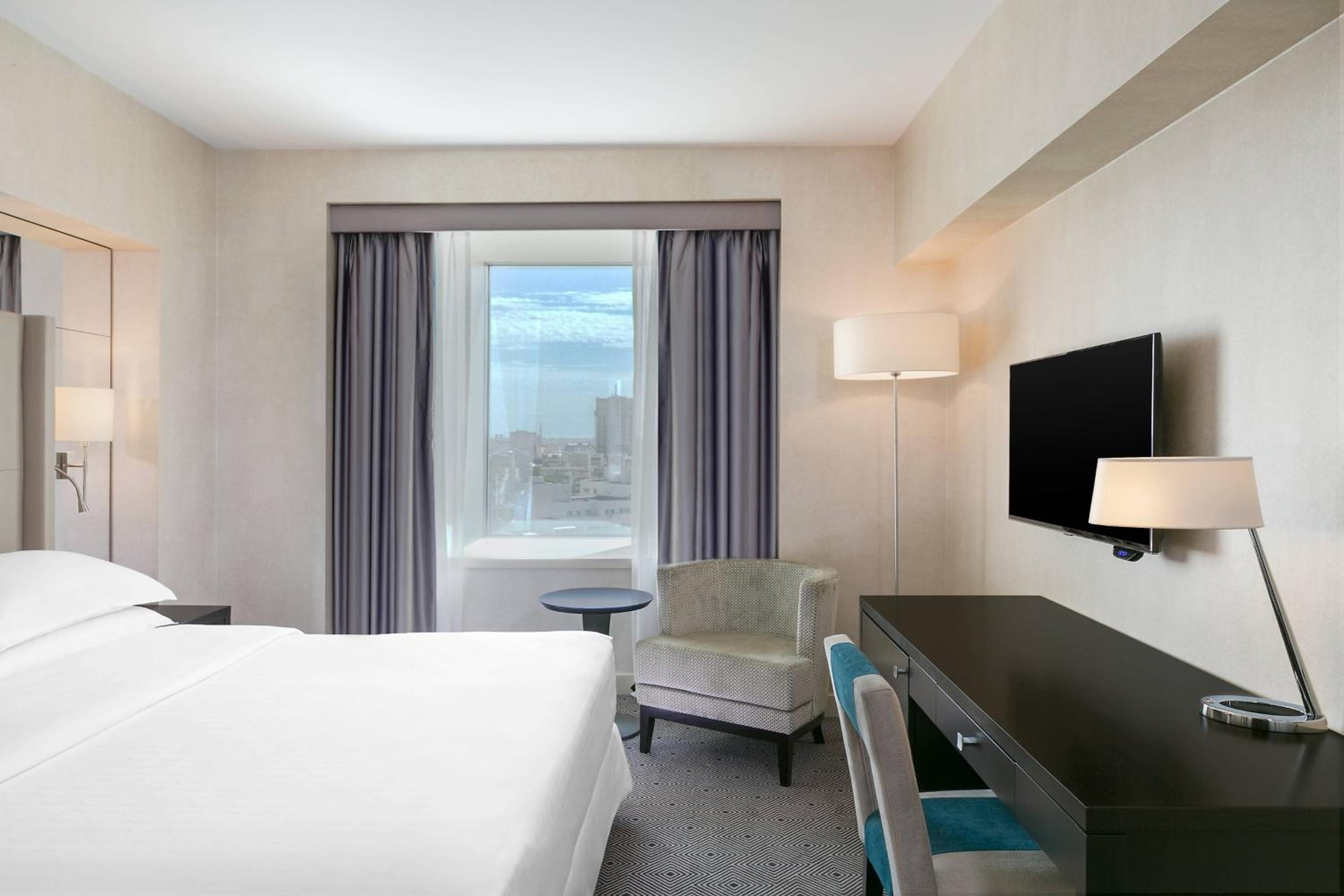 Classic, Guest room, 1 King, City view photo 2