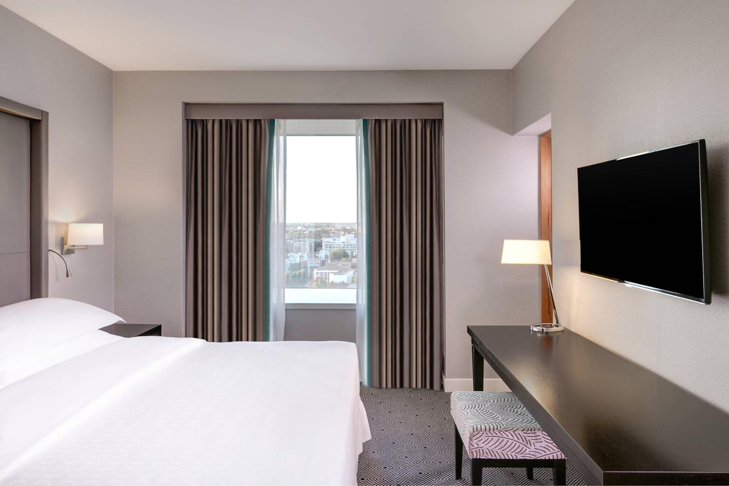 Deluxe, Executive level, 1 Bedroom Junior Suite, 1 King - Photo 4
