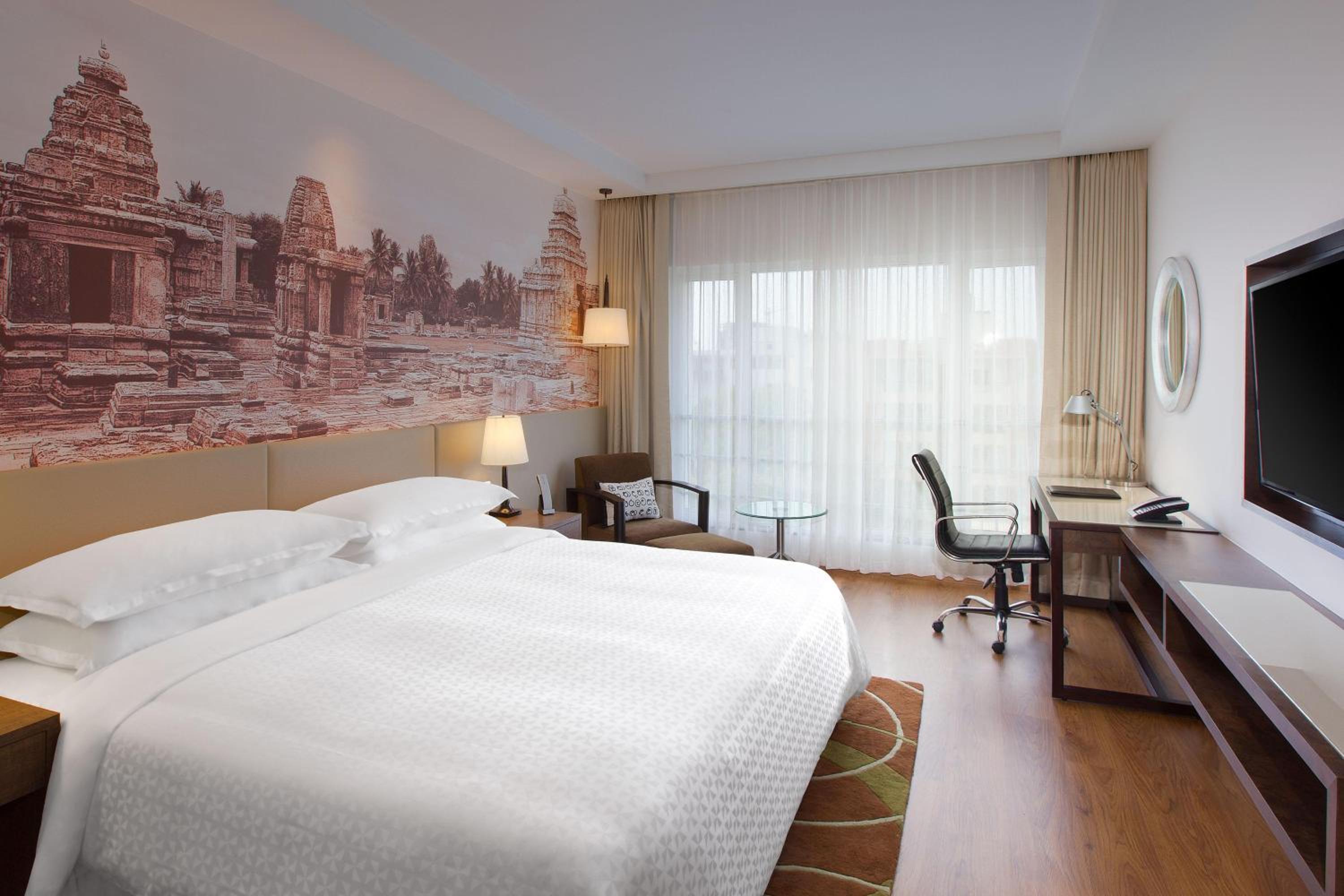 Superior Room - King Bed - Photo 1
