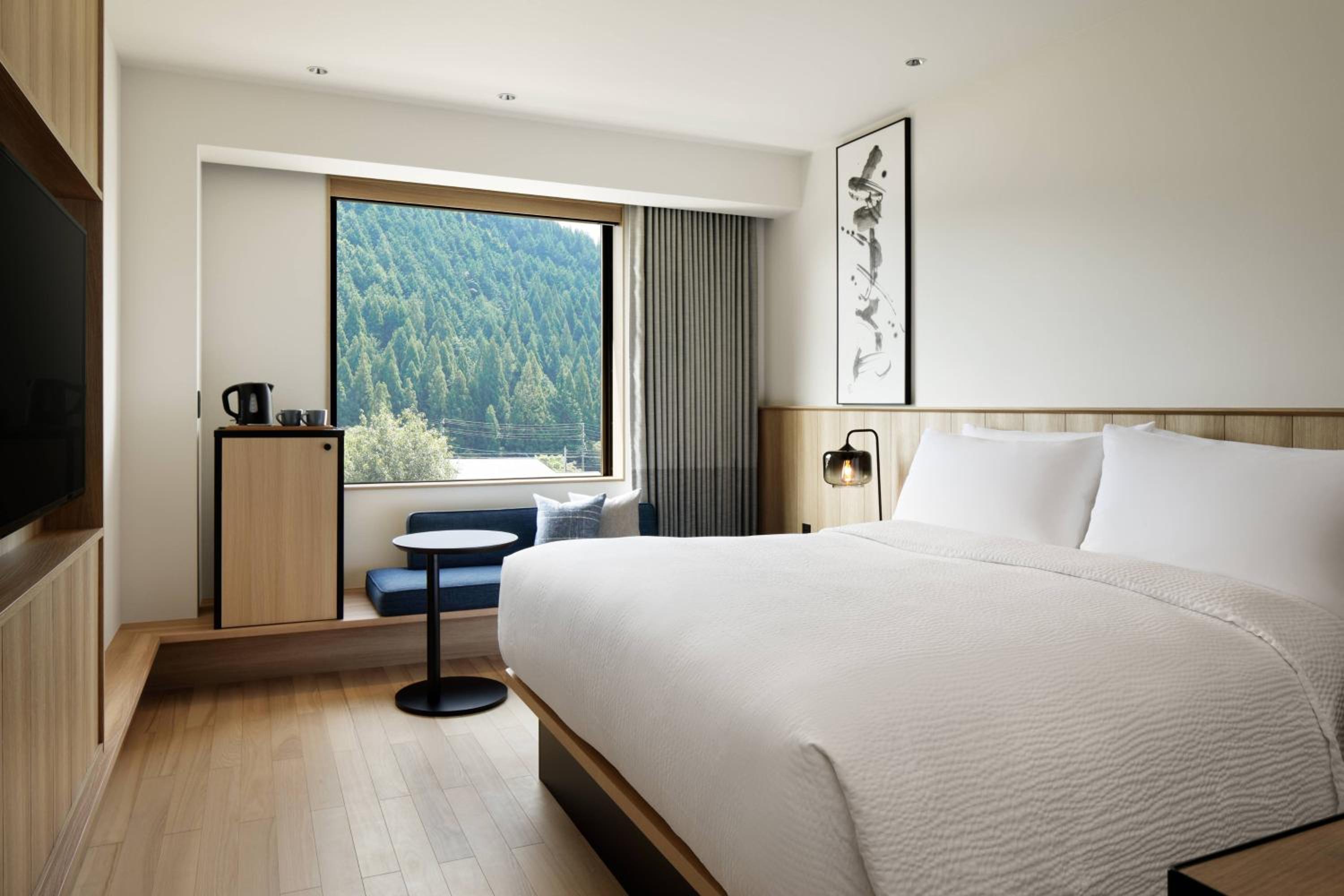 Standard  Guest Room  with  King Bed - Photo 1