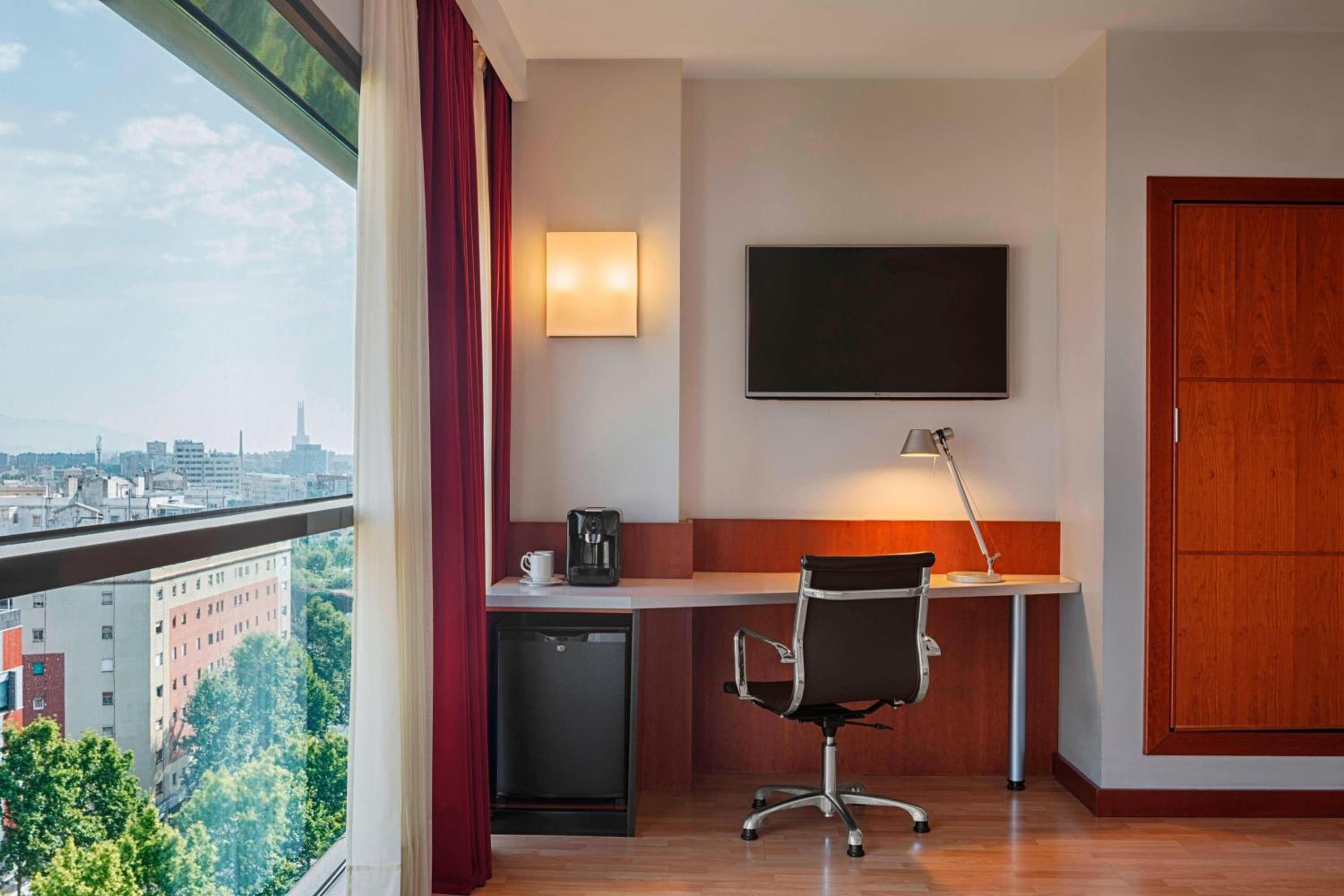 Preferred Twin Room with City View