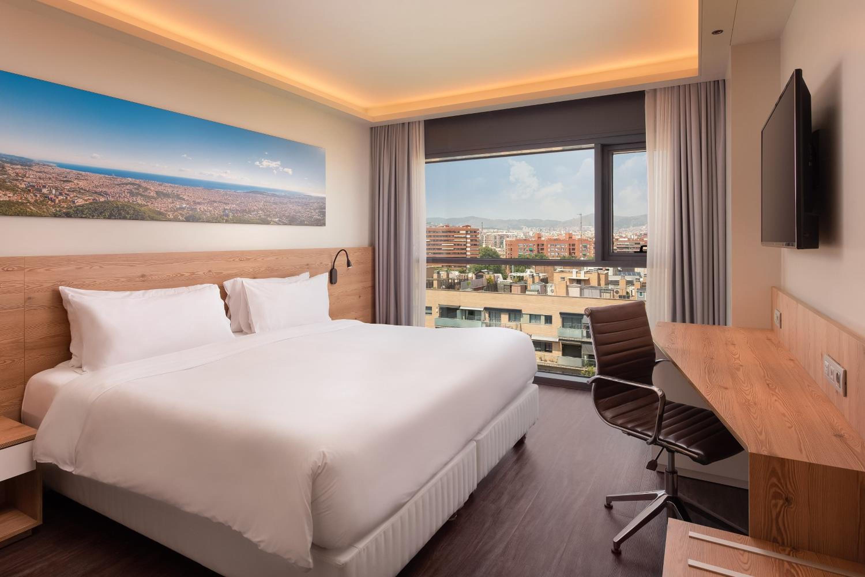 Premium King Room with City View