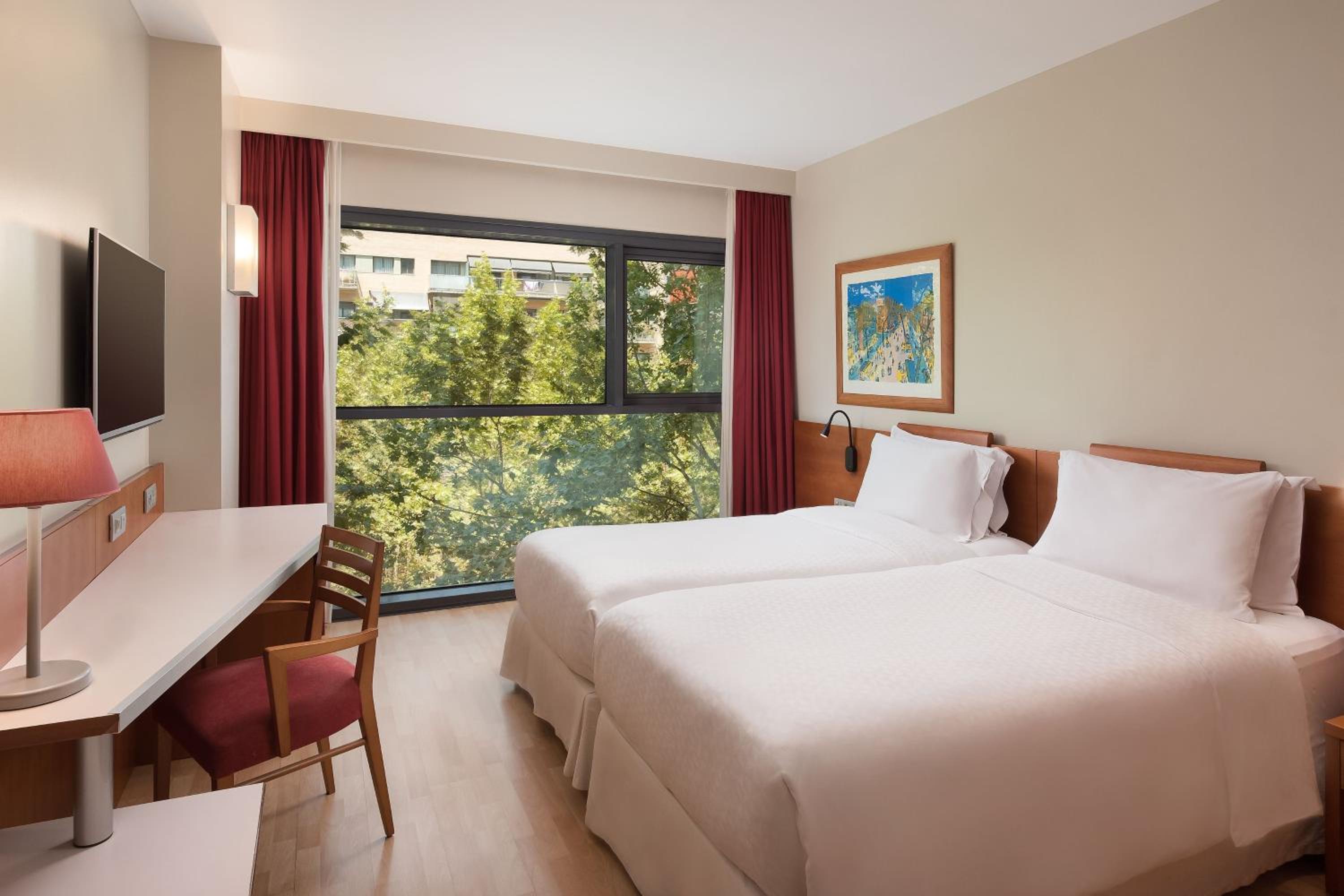 Classic Room with 2 Twin Beds thumbnail 5