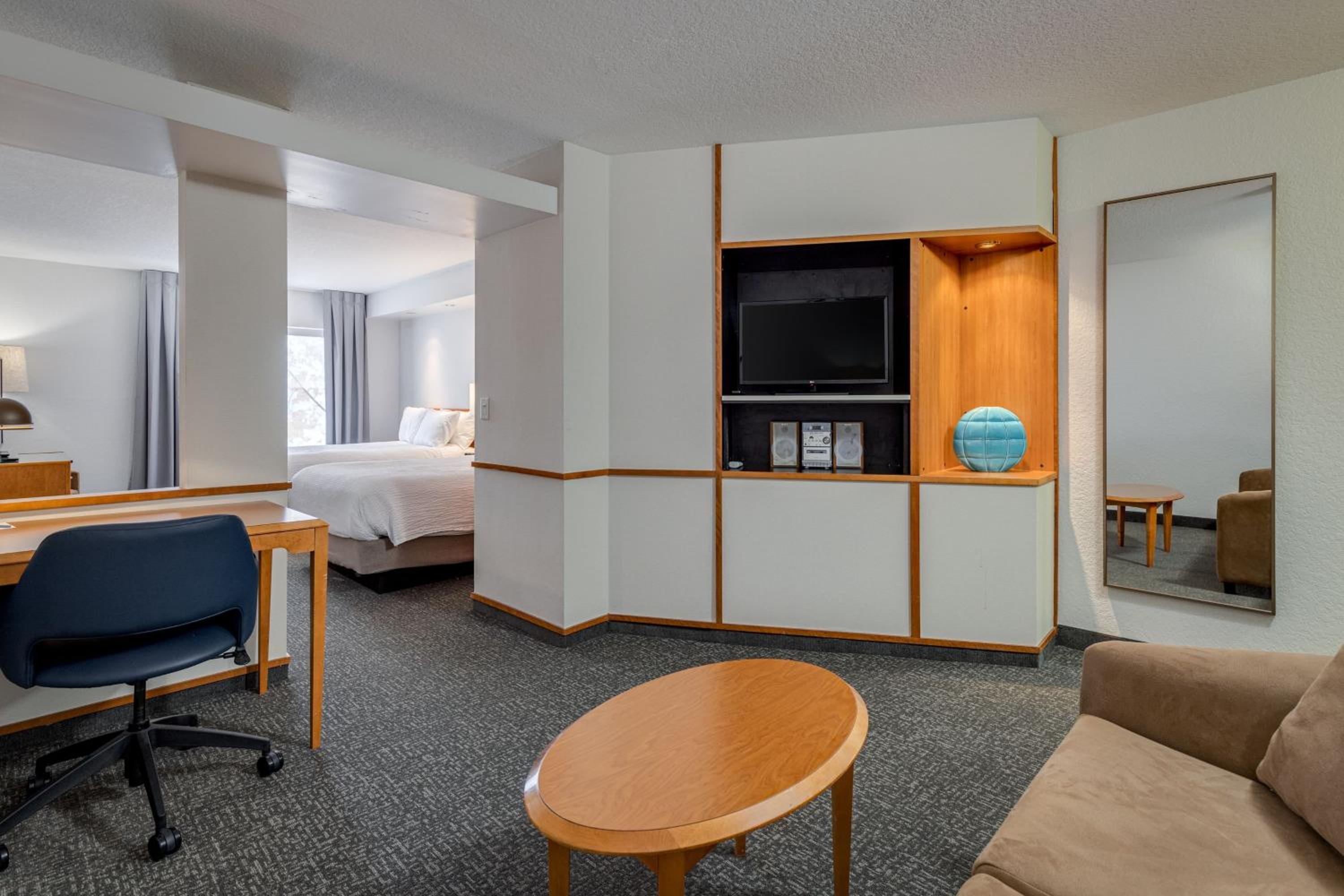 Double Suite with Two Double Beds and Sofa Bed - Photo 4