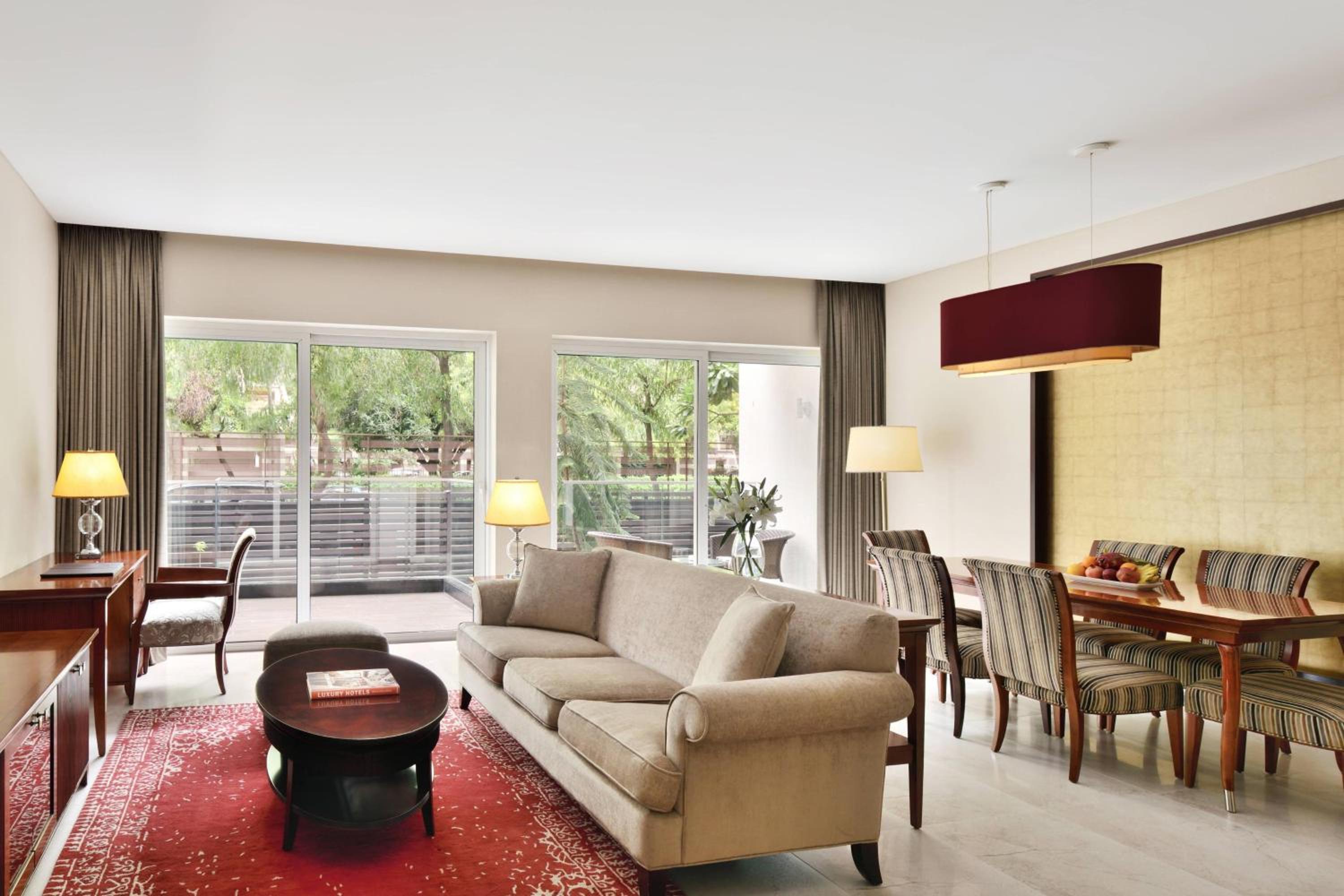 2 Bedroom Residential Suite, Living Room, Garden Access, Kitchenette