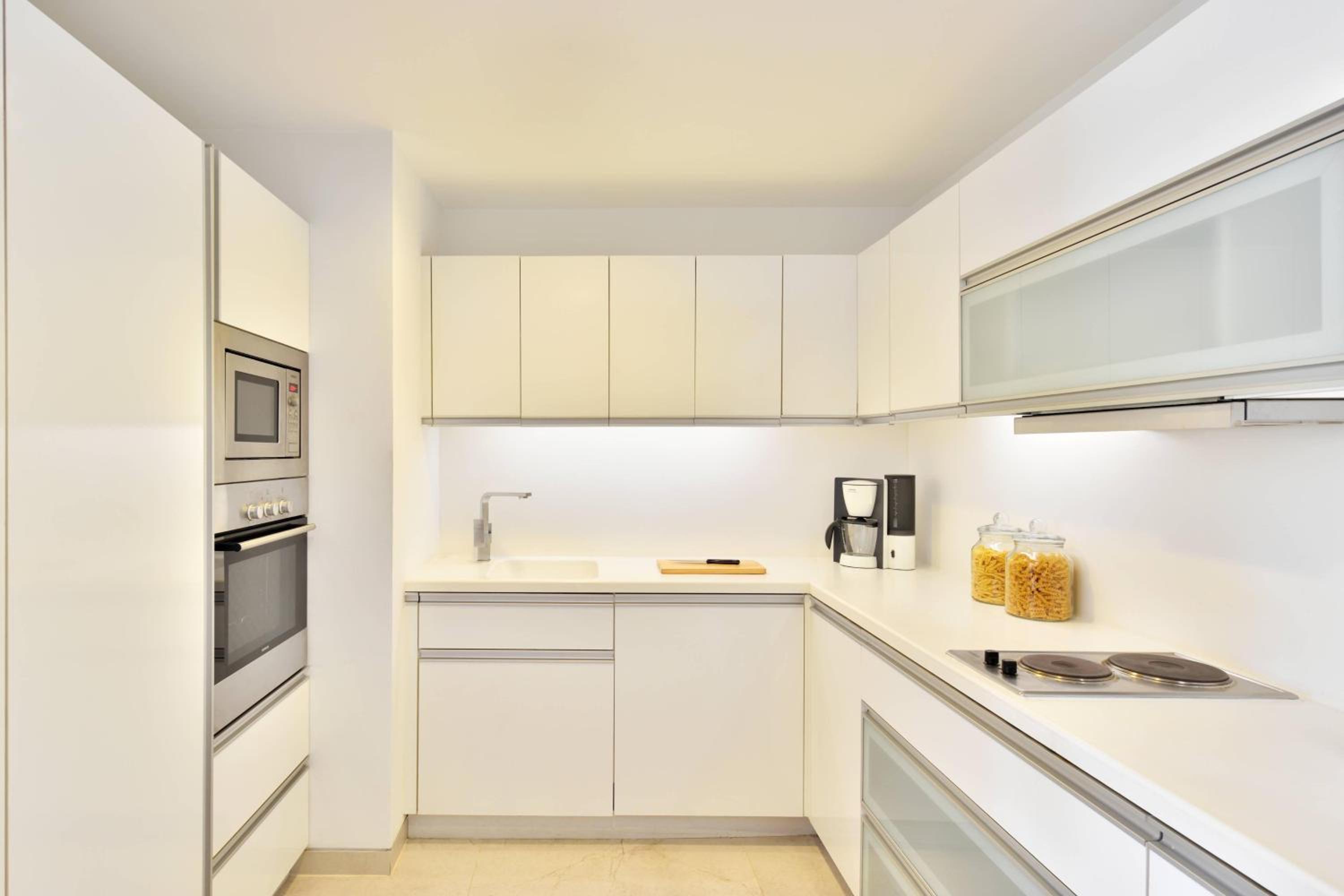 Studio Suite, Balcony, Kitchenette - Photo 4