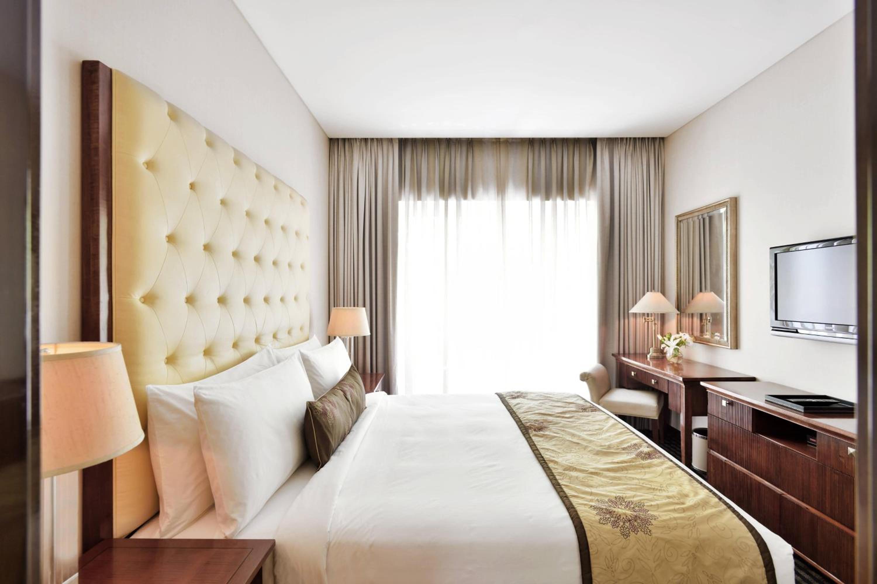 3 Bedroom Residential Suite, Living Room, Balcony, Kitchenette photo 1