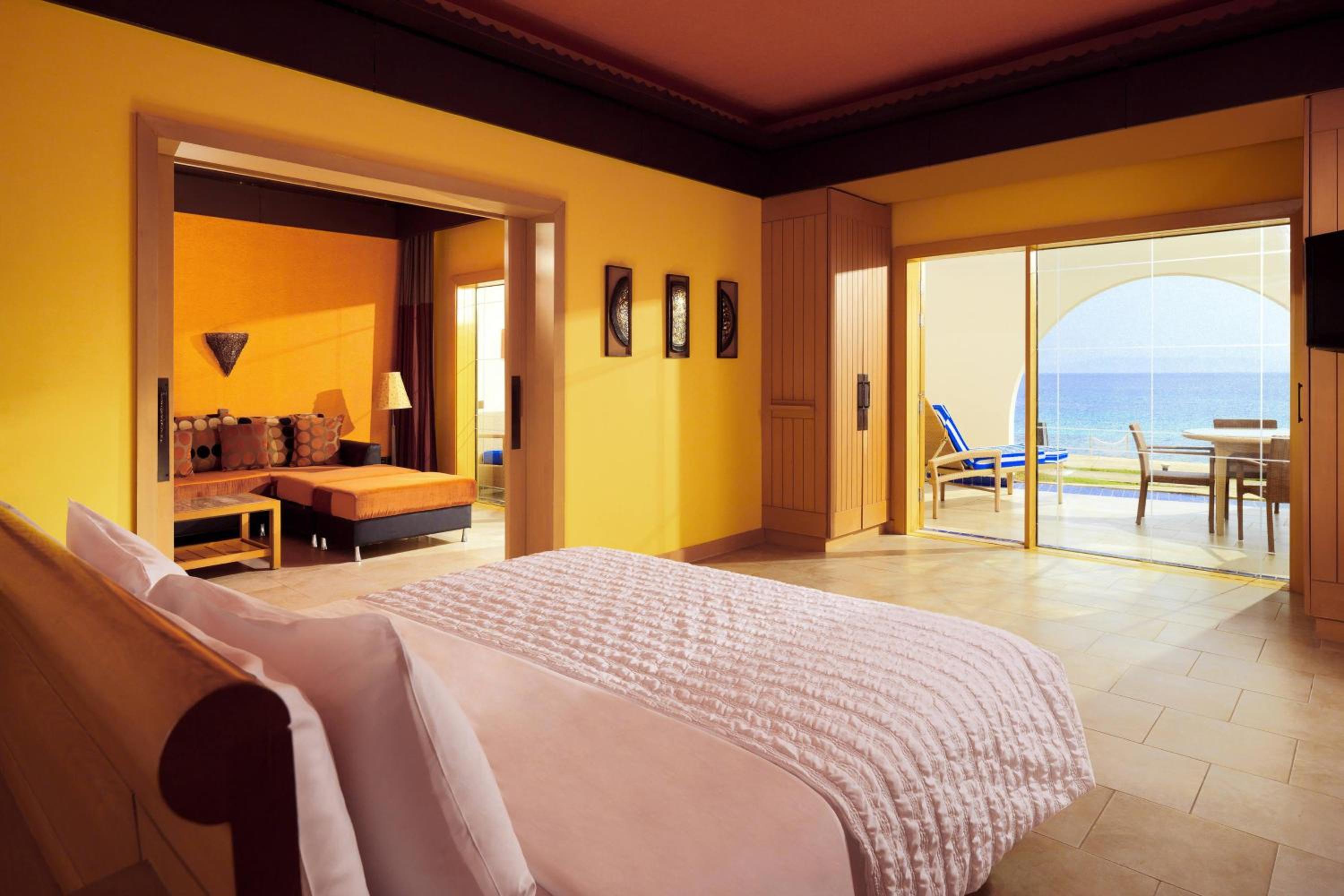 One-Bedroom Executive Suite Sea View with Terrace - Photo 15