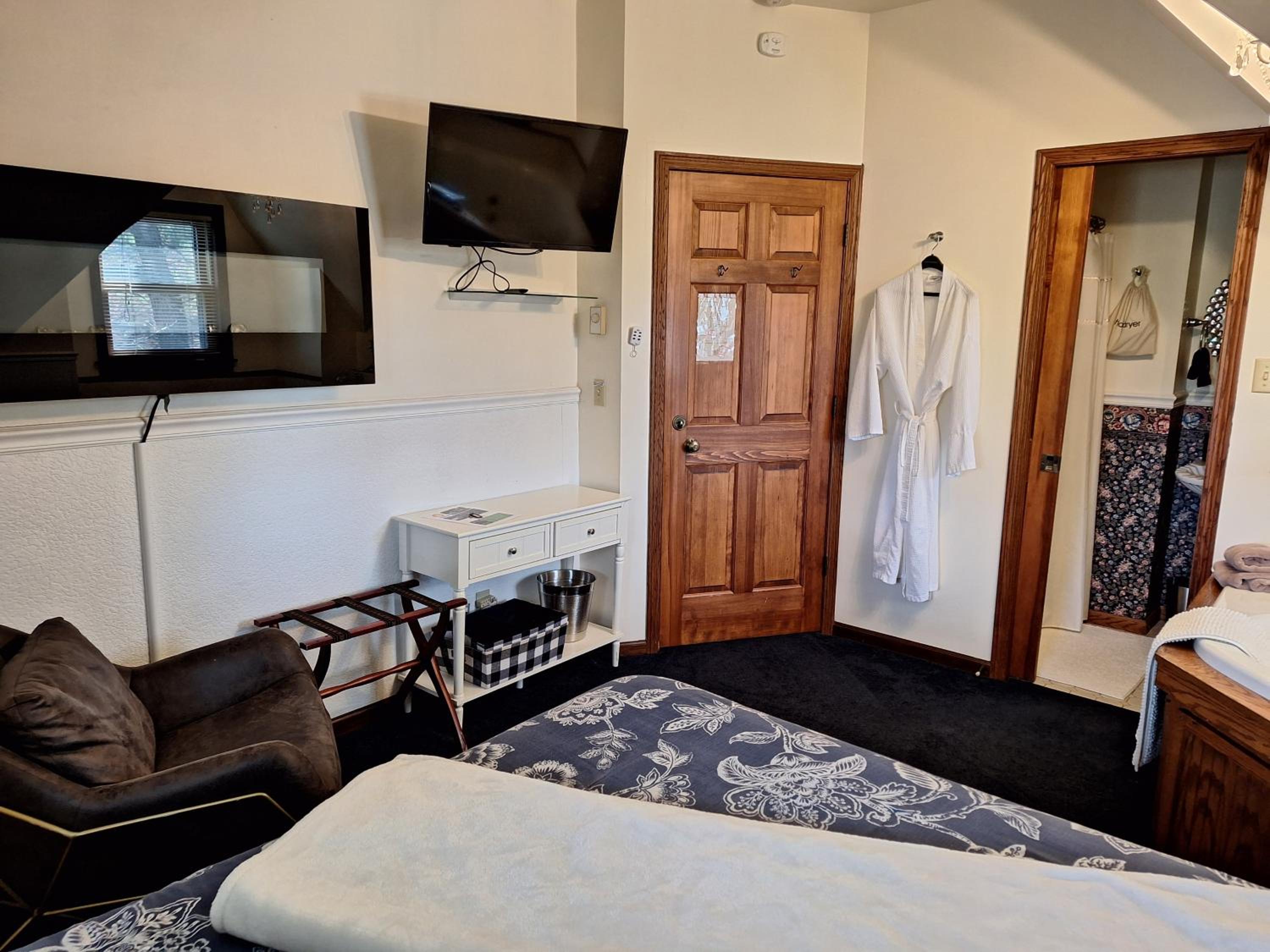 Economy Double Room photo 2