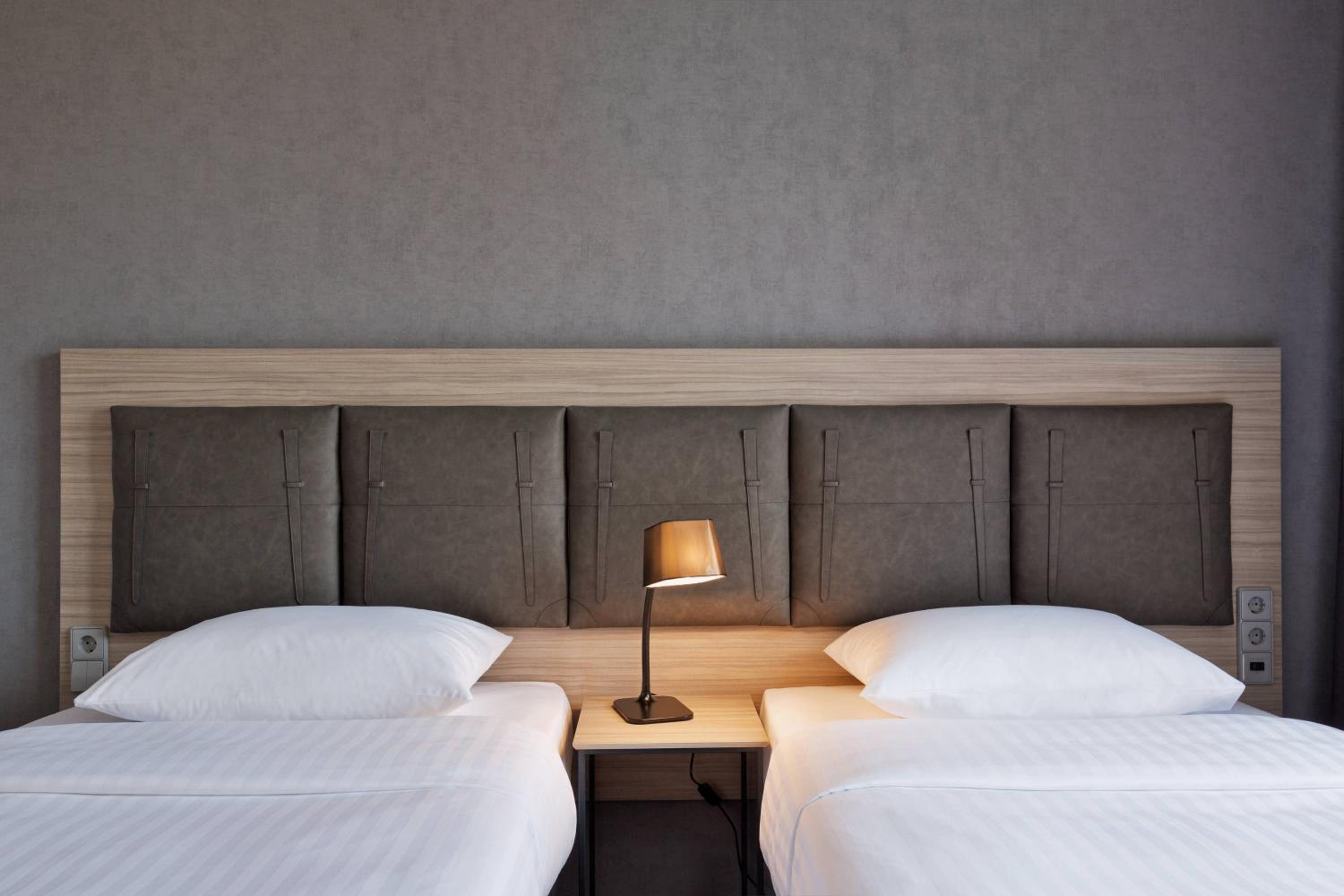 Moxy Sleeper Twin Room photo 2